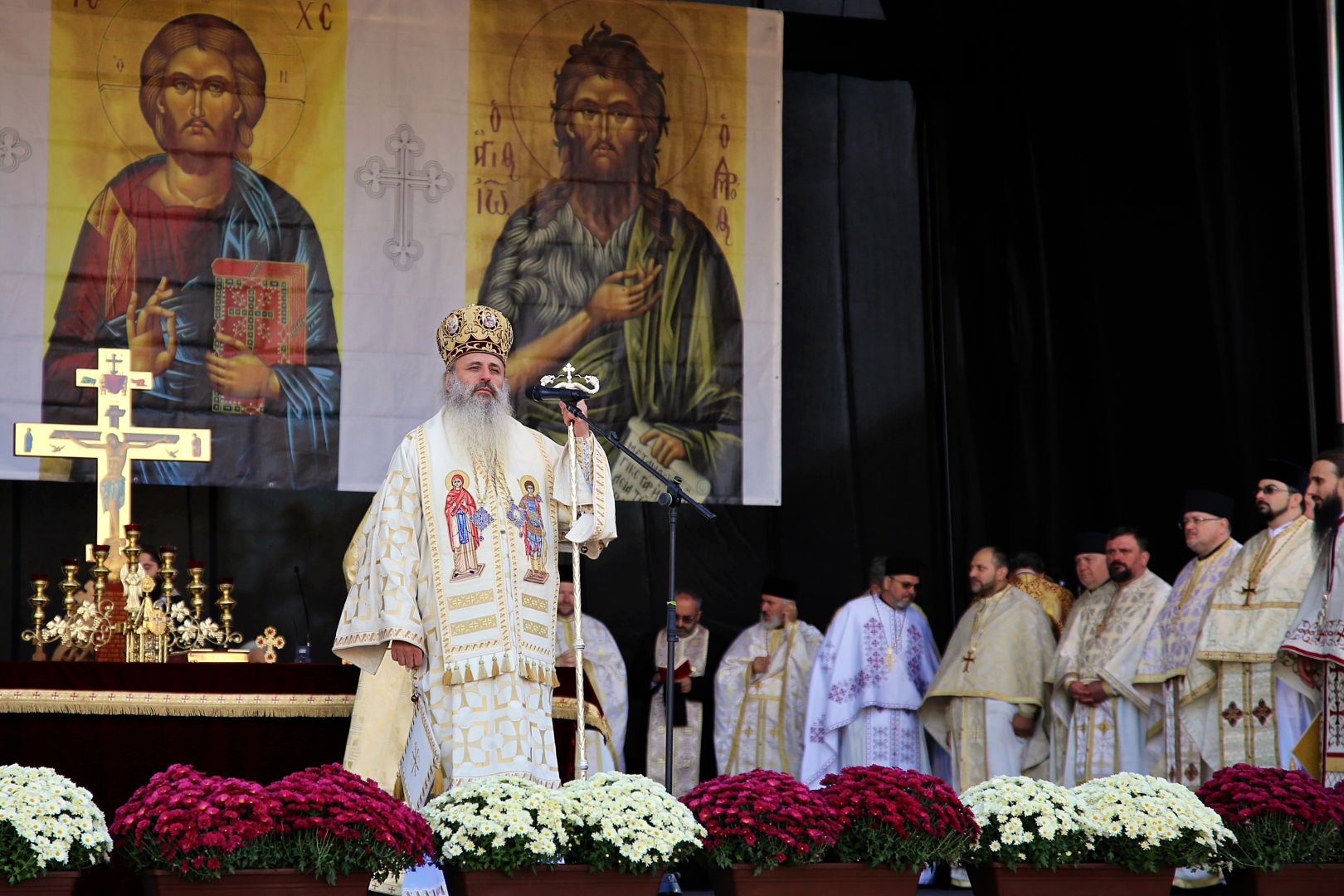 foto: Flavius Popa (Video) IPS Teofan: „Dumnzeu – Iisus Hristos este Domnul Învierii”