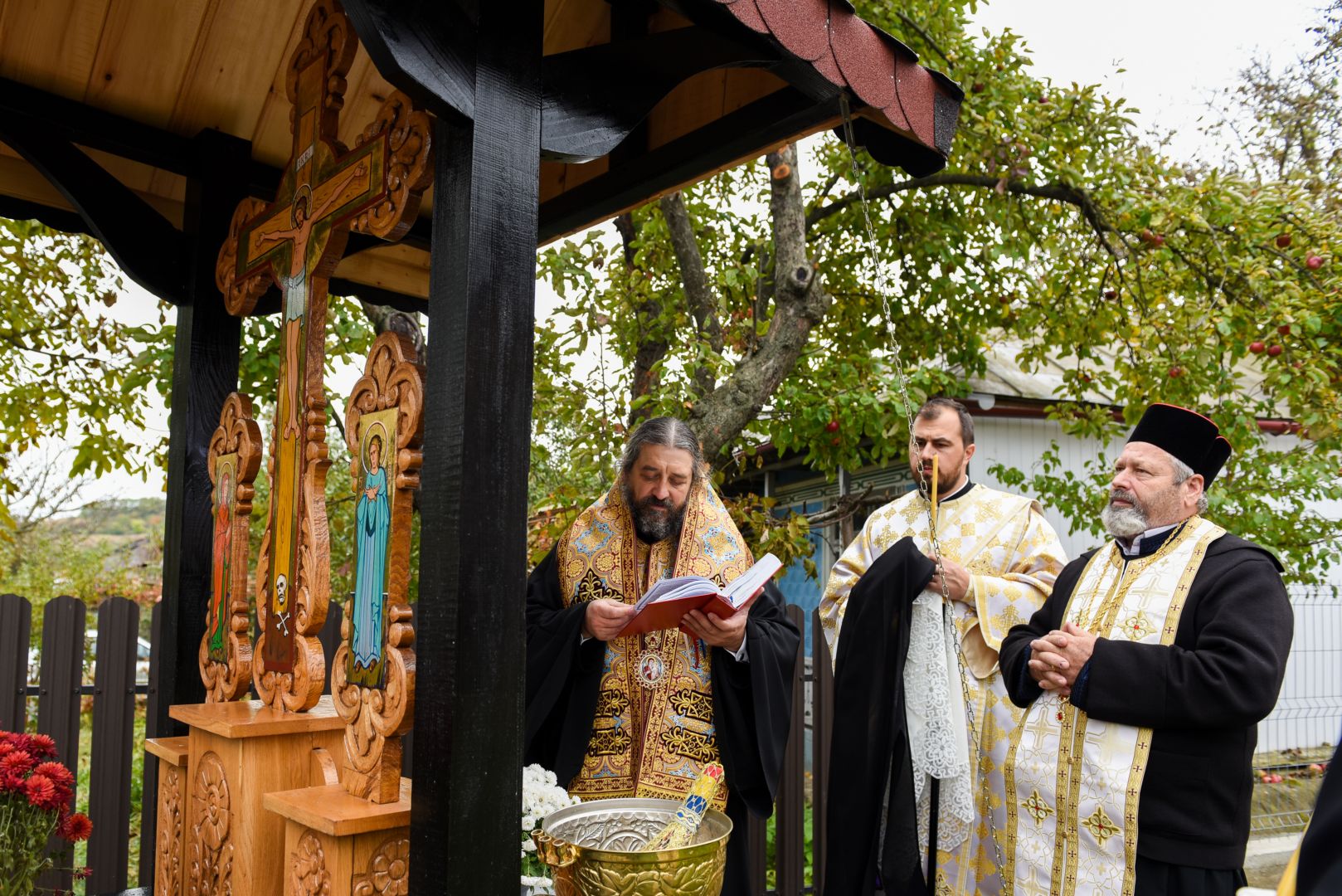 Ansamblul Parohiei Poiana – Brăești a fost sfințit de PS Nichifor Botoșăneanul