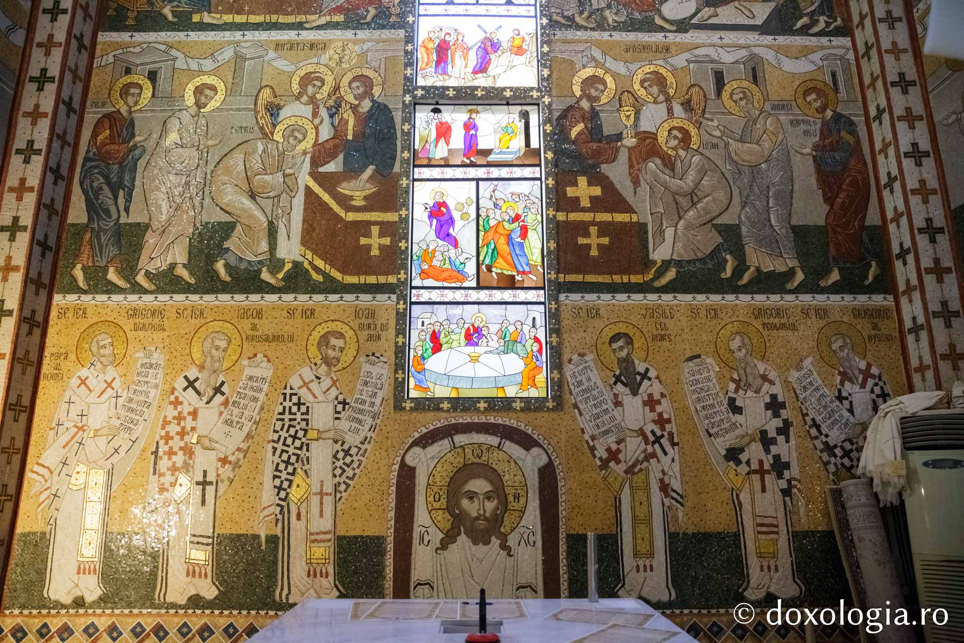 (Foto) Sfințirea Bisericii „Sfânta Mahramă a Domnului și Sfinții Martiri Brâncoveni” – o adevărată bijuterie a Iașului