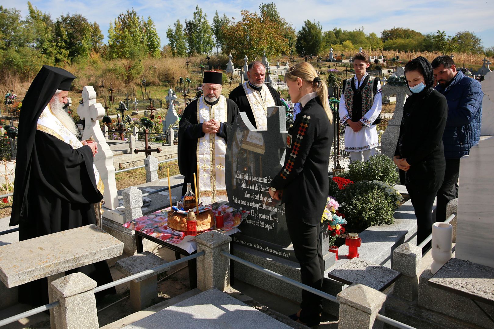 IPS Teofan, la sfințirea bisericii din Corlăteni: „La biserică așezăm dorurile, împlinirile și necazurile noastre”