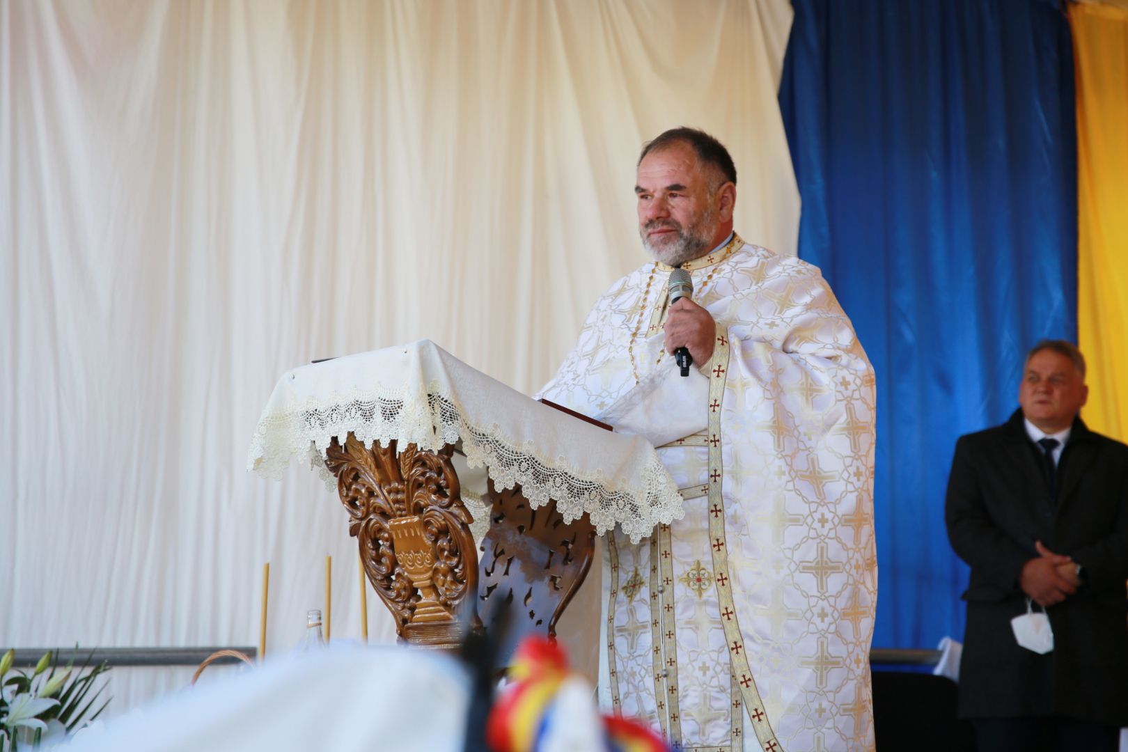 IPS Teofan, la sfințirea bisericii din Corlăteni: „La biserică așezăm dorurile, împlinirile și necazurile noastre”