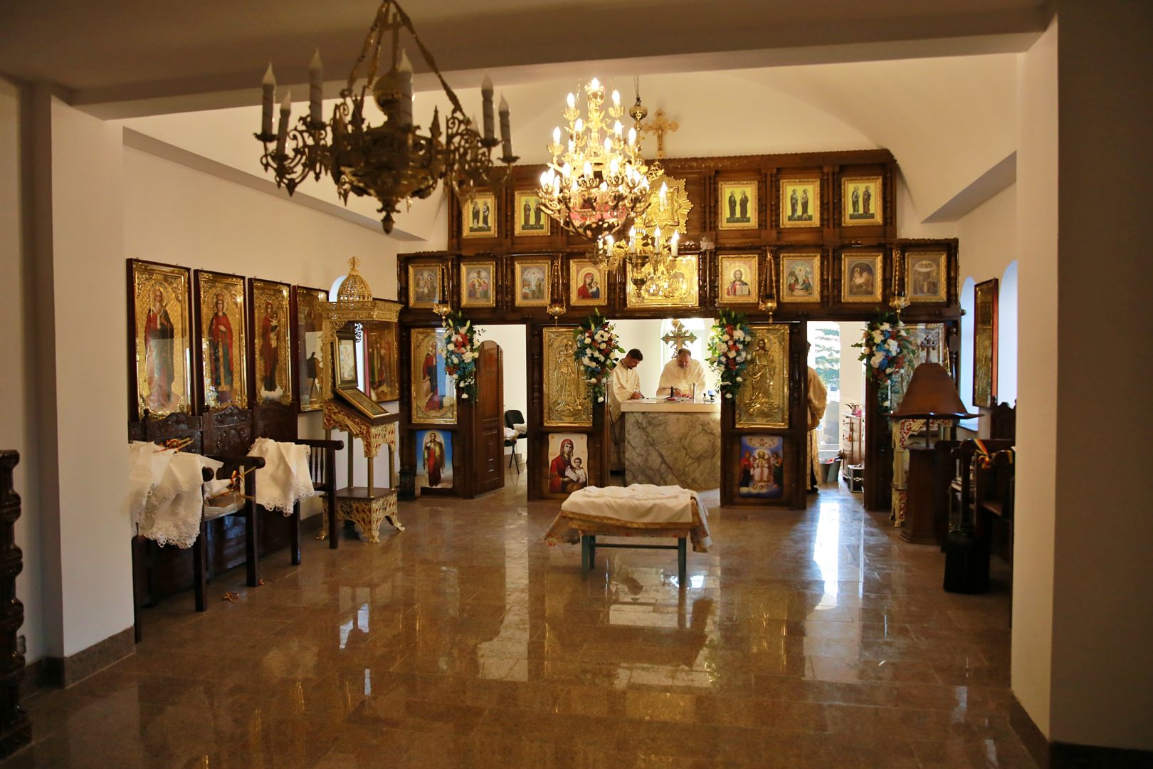 IPS Teofan, la sfințirea bisericii din Corlăteni: „La biserică așezăm dorurile, împlinirile și necazurile noastre”