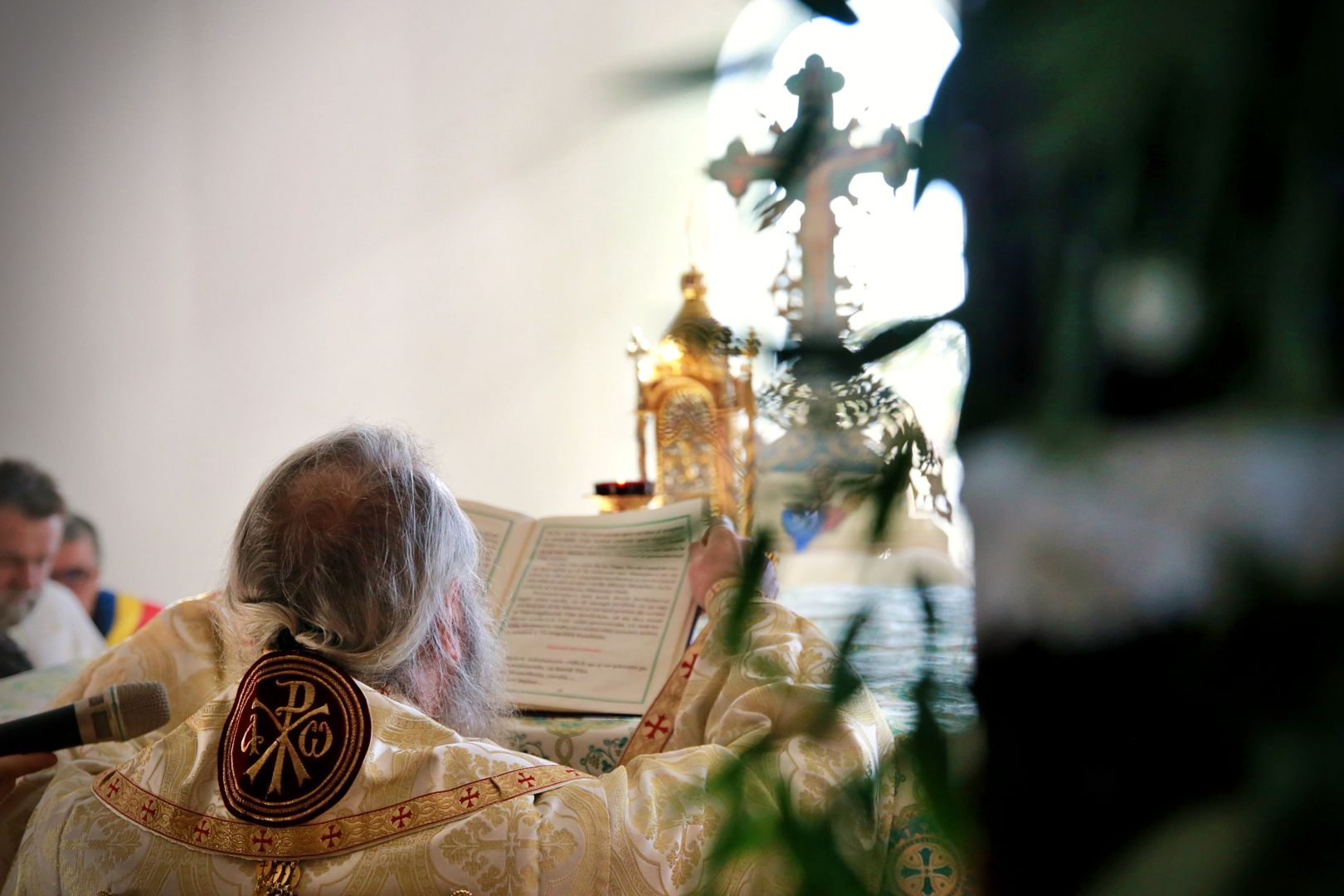 IPS Teofan, la sfințirea bisericii din Corlăteni: „La biserică așezăm dorurile, împlinirile și necazurile noastre”