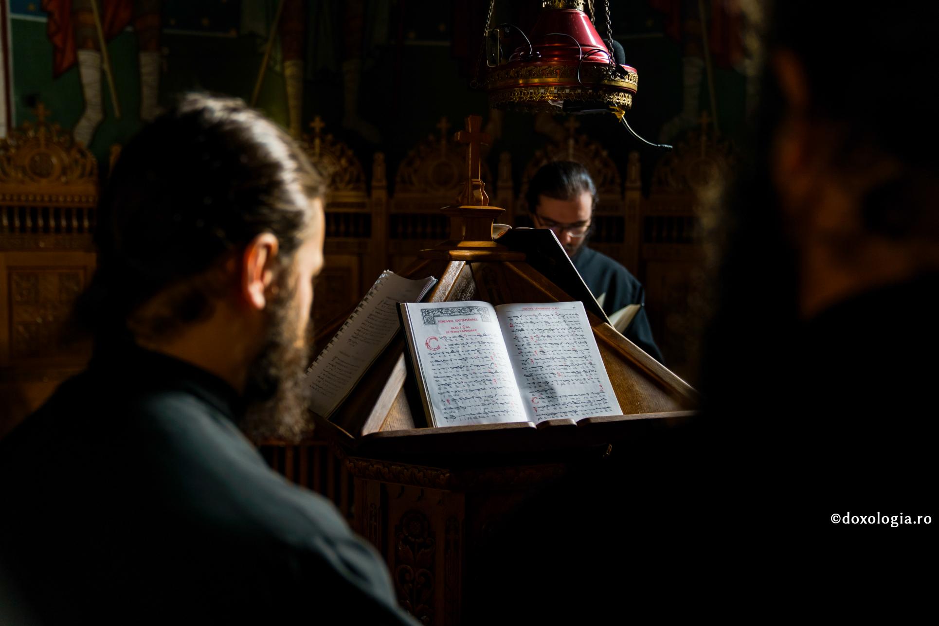 Ce nevoie are Dumnezeu de laudele ce I se aduc în timpul Liturghiei?