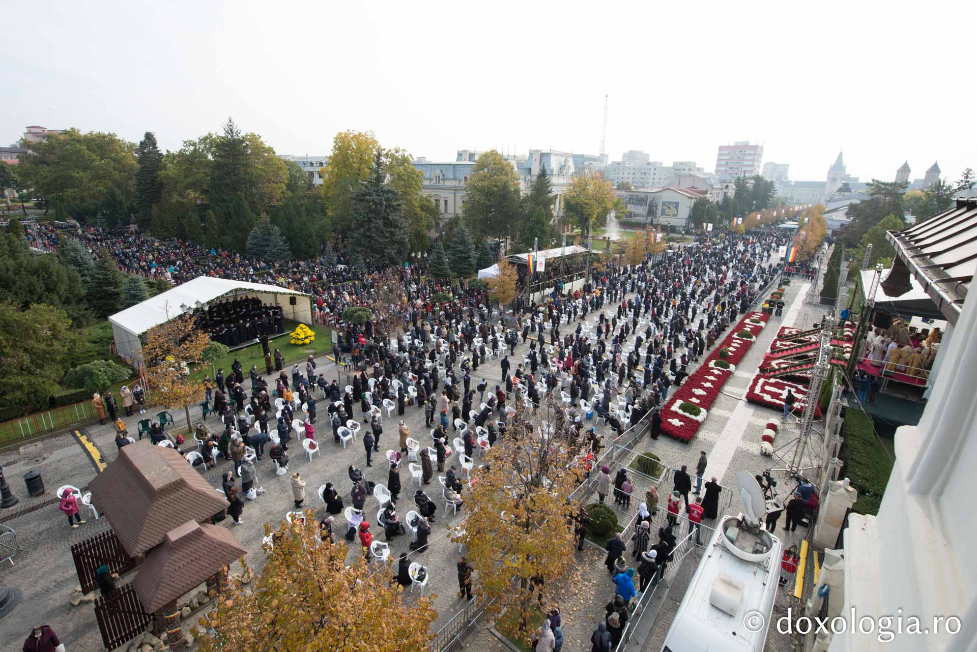 (Foto) Uniți în rugăciune, la Hramul Sfintei Cuvioase Parascheva – 2021