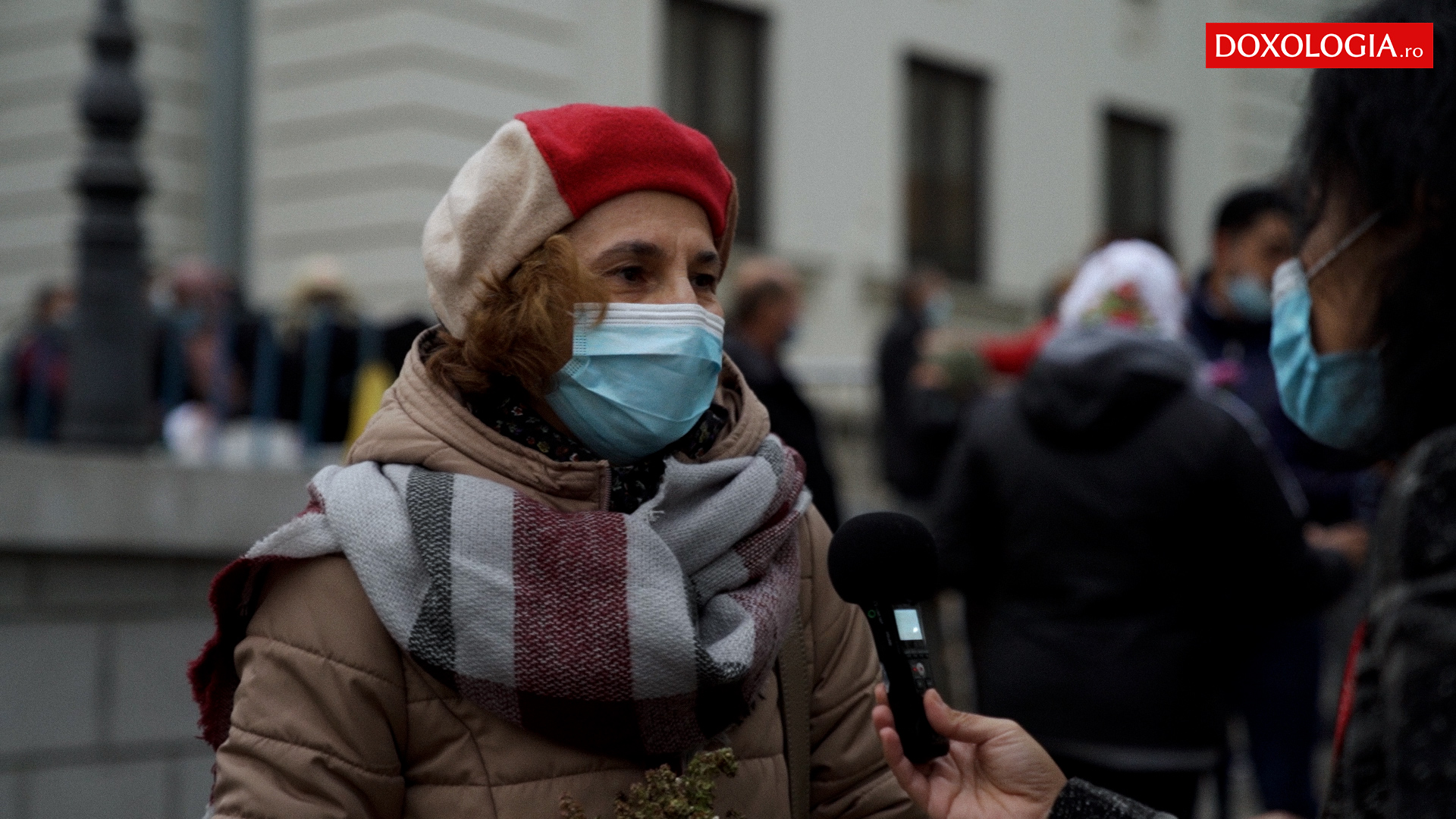 (Video) Să ne ajute Maica Parascheva să scăpăm de acest virus care ia pe cei dragi de lângă noi!