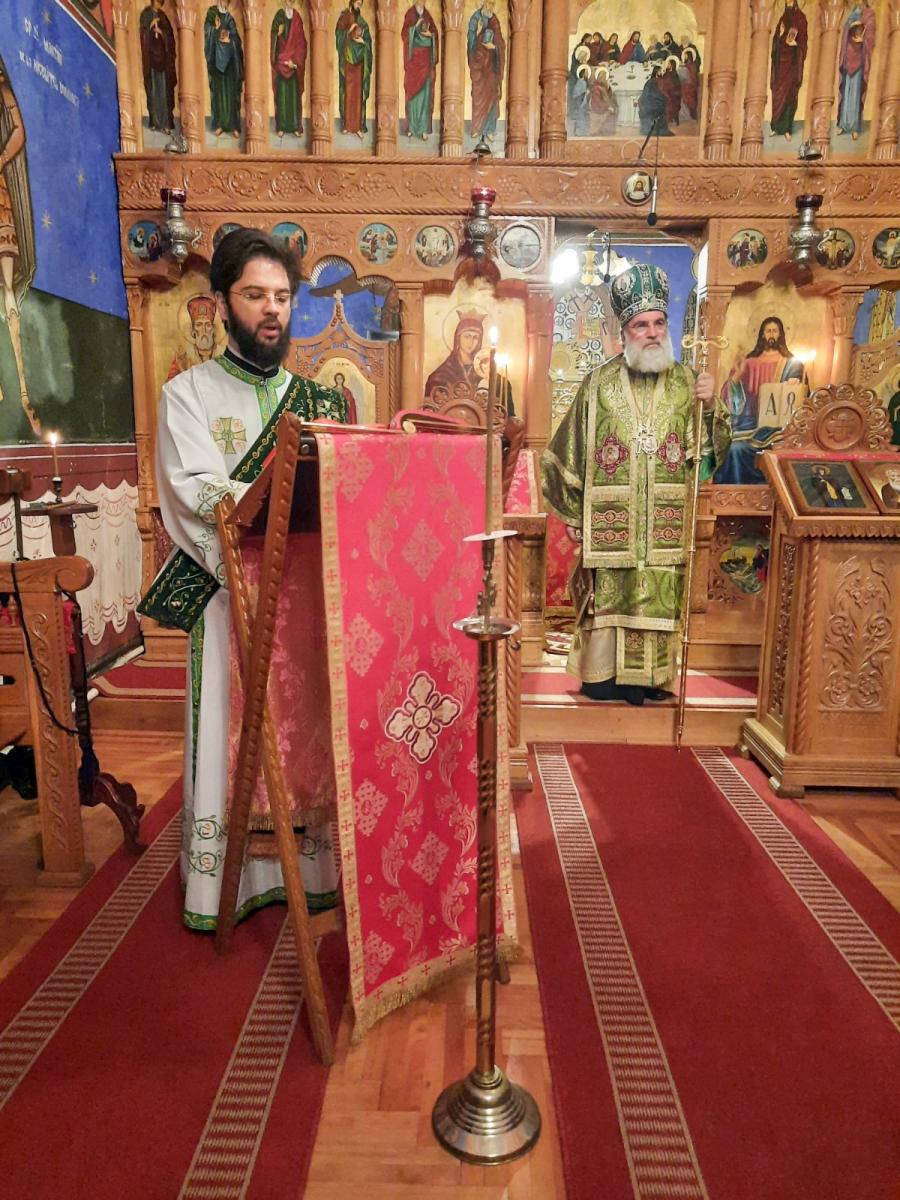 Liturghie arhierească în paraclisul chiriarhal din Roman