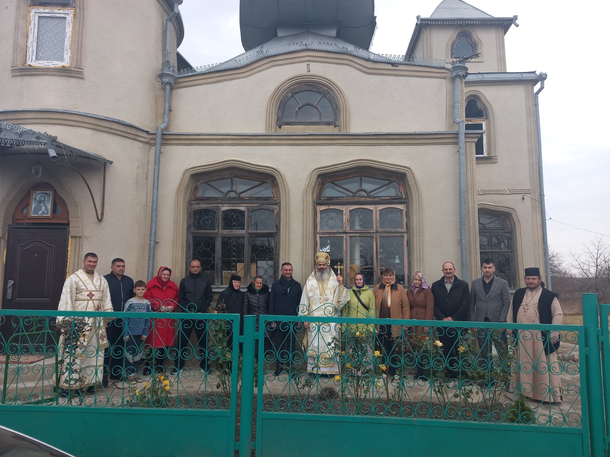 PS Antonie: „Omul se poate apropia de Dumnezeu şi de semeni doar în stare de dragoste, exteriorizată prin fapte bune”