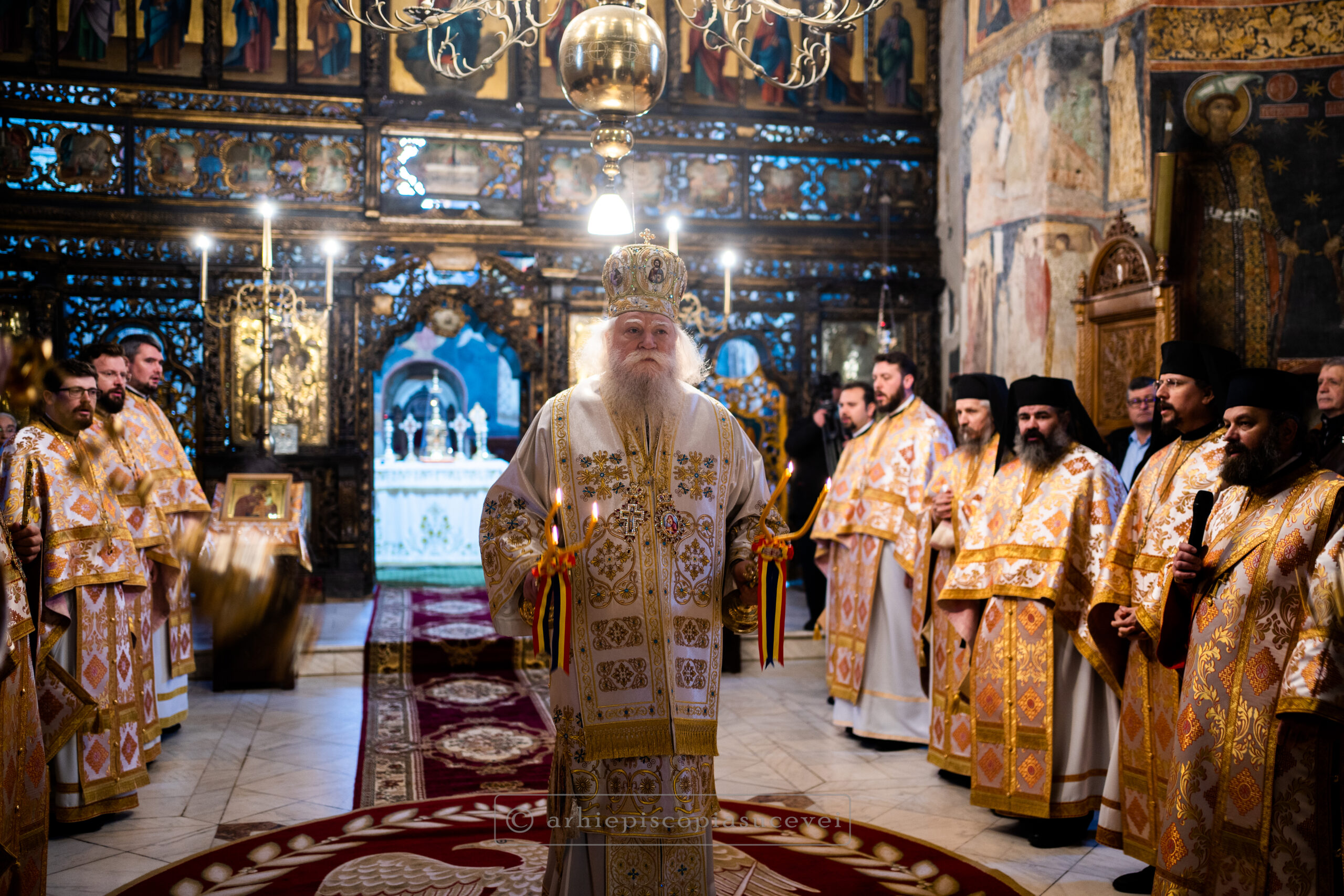 Înaltpreasfințitul Părinte Calinic a săvârșit Sfânta Liturghie la Catedrala Arhiepiscopală din Suceava – Mănăstirea „Sfântul Ioan cel Nou”