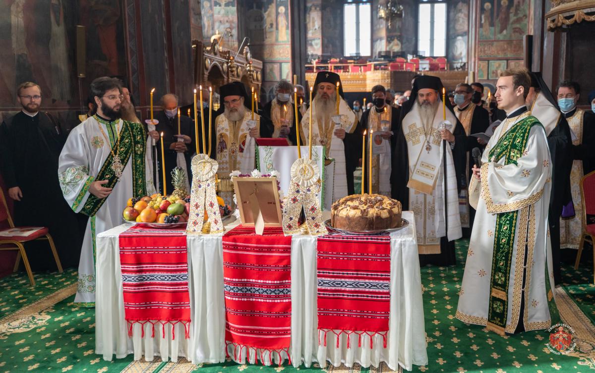 Cinci ierarhi s-au rugat pentru vrednicul de pomenire Arhiepiscop Eftimie