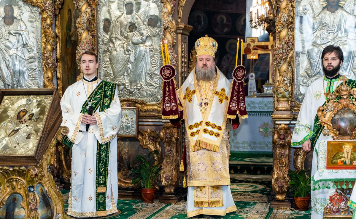 Cinci ierarhi s-au rugat pentru vrednicul de pomenire Arhiepiscop Eftimie