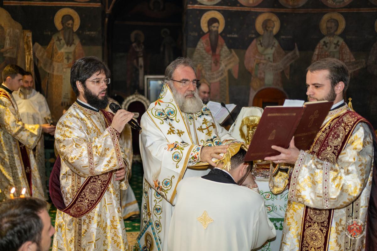 Liturghie arhierească de Sfinții Arhangheli, la Catedrala arhiepiscopală din Roman