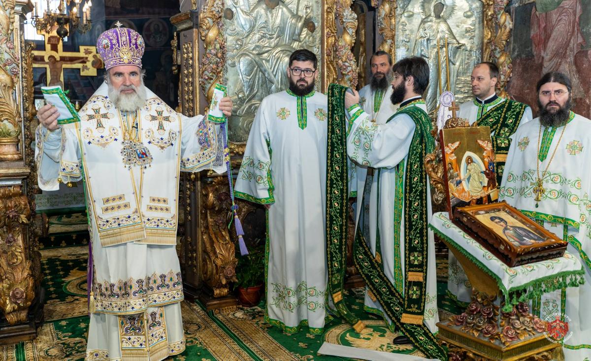 Doi teologi au primit Taina Hirotoniei în catedrala din Roman