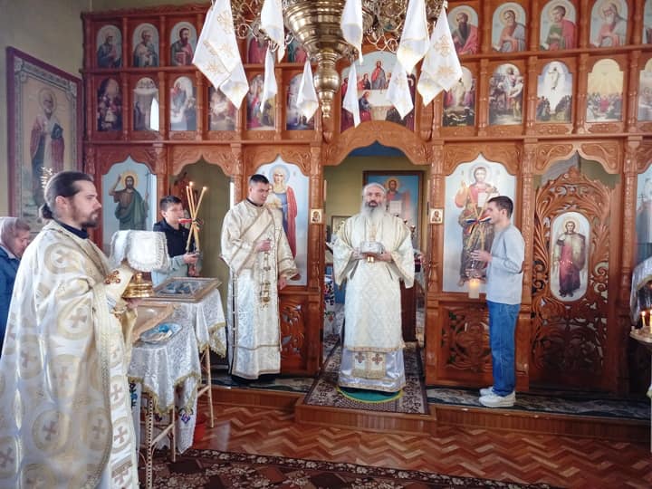 PS Antonie: „Milostenia ne asemănă cu Dumnezeu şi ne apropie de semeni”