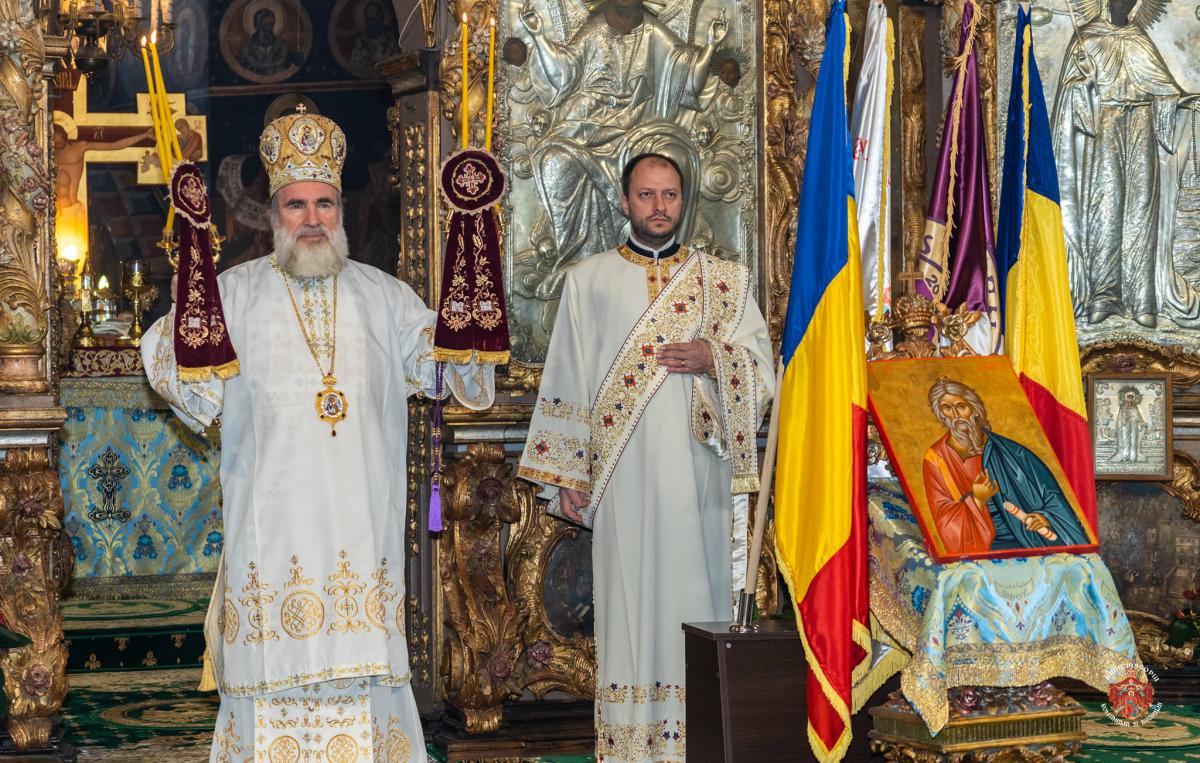 Liturghie baptismală la Catedrala Arhiepiscopală din Roman Liturghie baptismală la Catedrala Arhiepiscopală din Roman