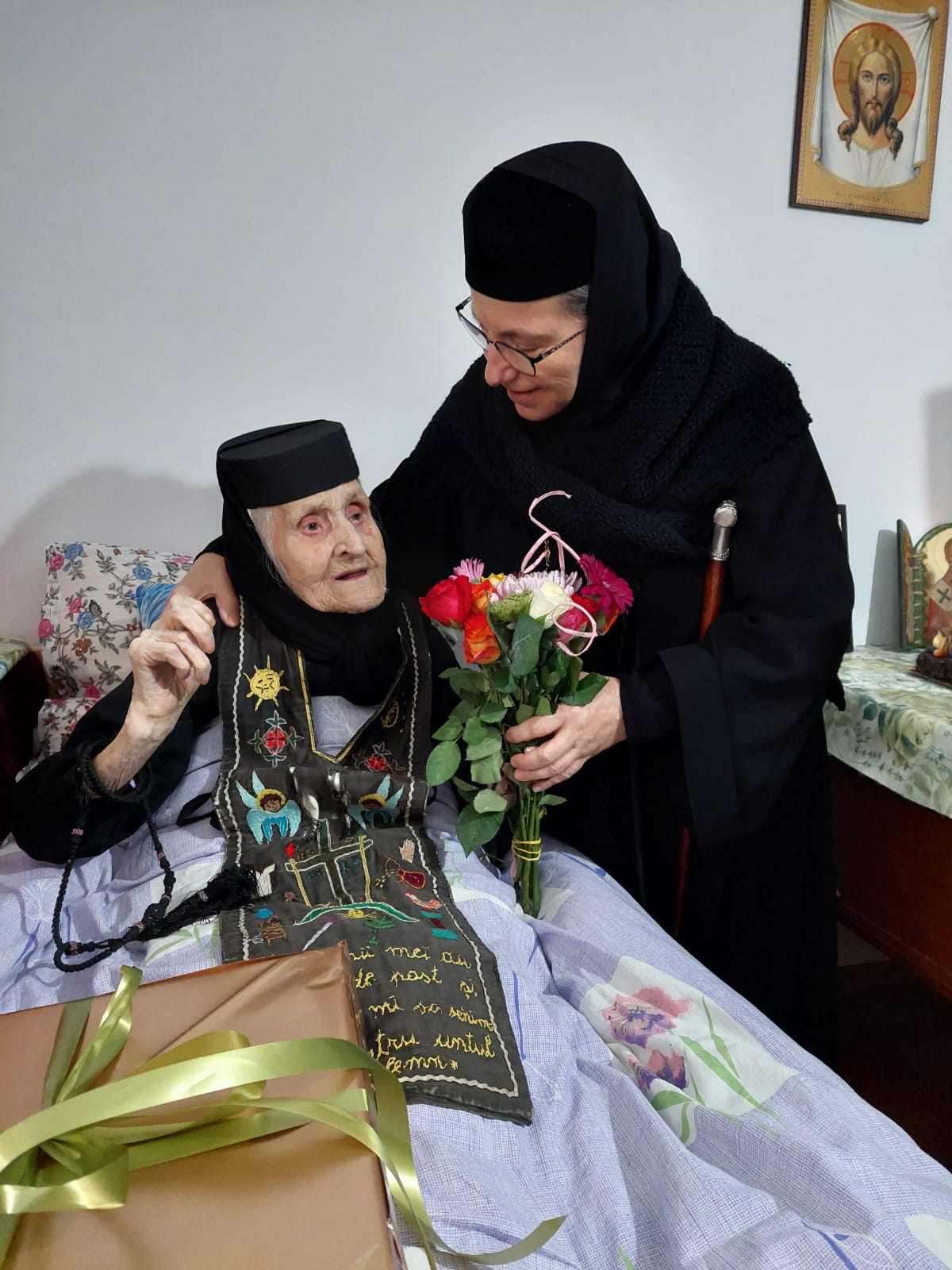 Aniversare la Mănăstirea Văratec: Schimonahia Emanuela Rusu a împlinit 100 de ani Aniversare la Mănăstirea Văratec: Schimonahia Emanuela Rusu a împlinit 100 de ani