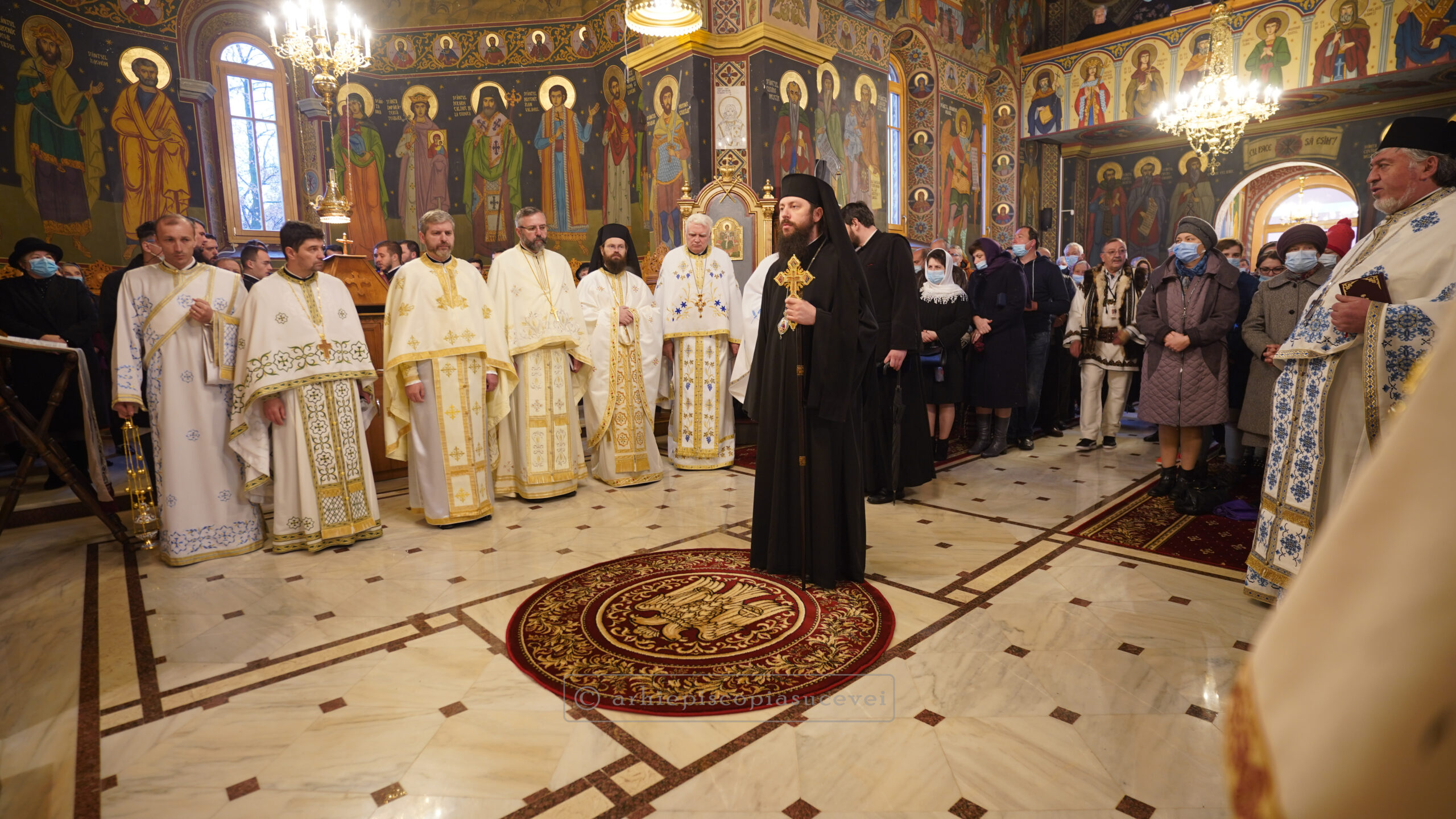 Liturghie arhierească la hramul Bisericii „Sfinții Arhangheli Mihail și Gavriil” din Gura-Humorului