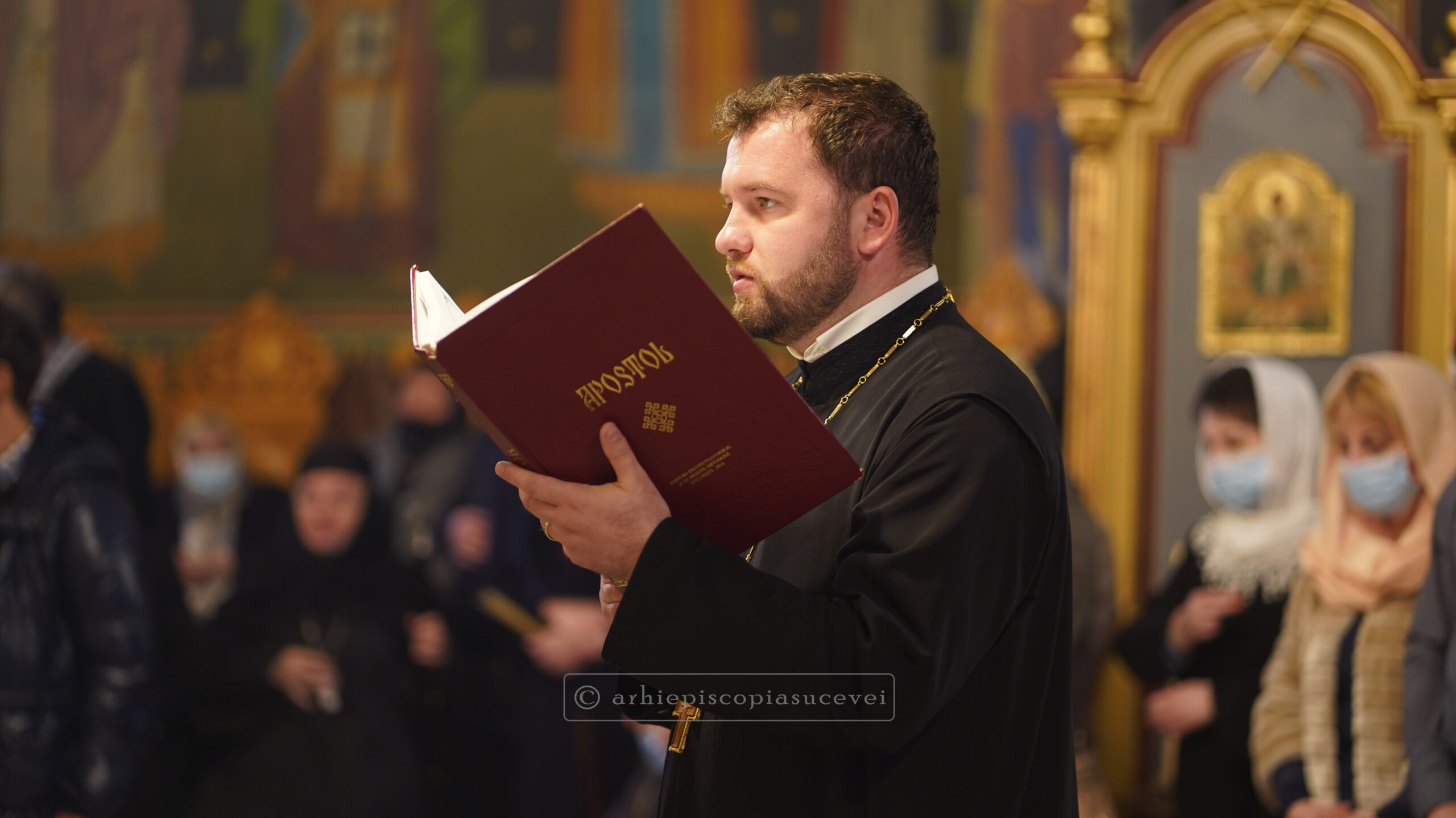 Liturghie arhierească la hramul Bisericii „Sfinții Arhangheli Mihail și Gavriil” din Gura-Humorului