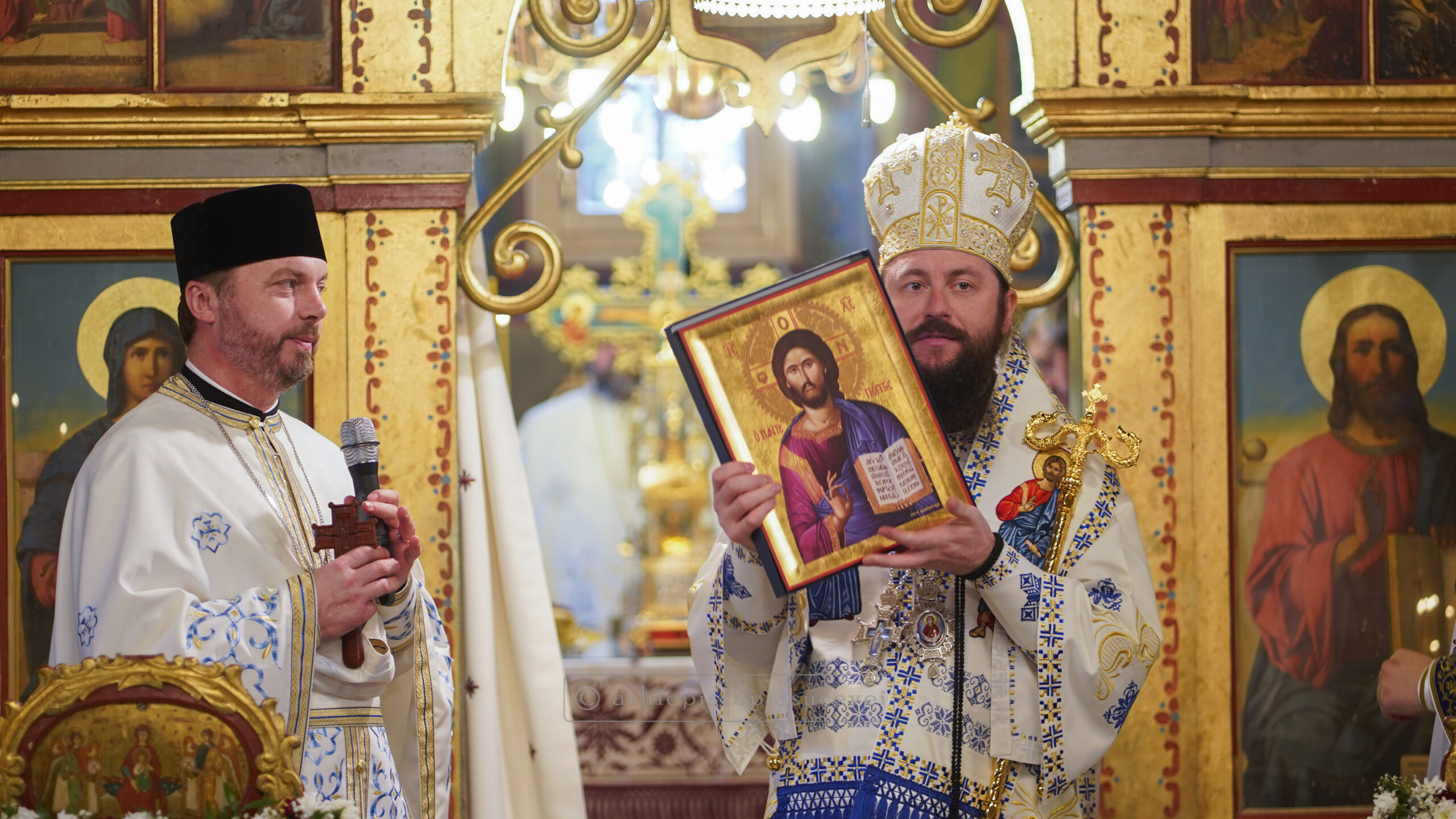 Liturghie arhierească la hramul Bisericii „Sfinții Arhangheli Mihail și Gavriil” din Gura-Humorului