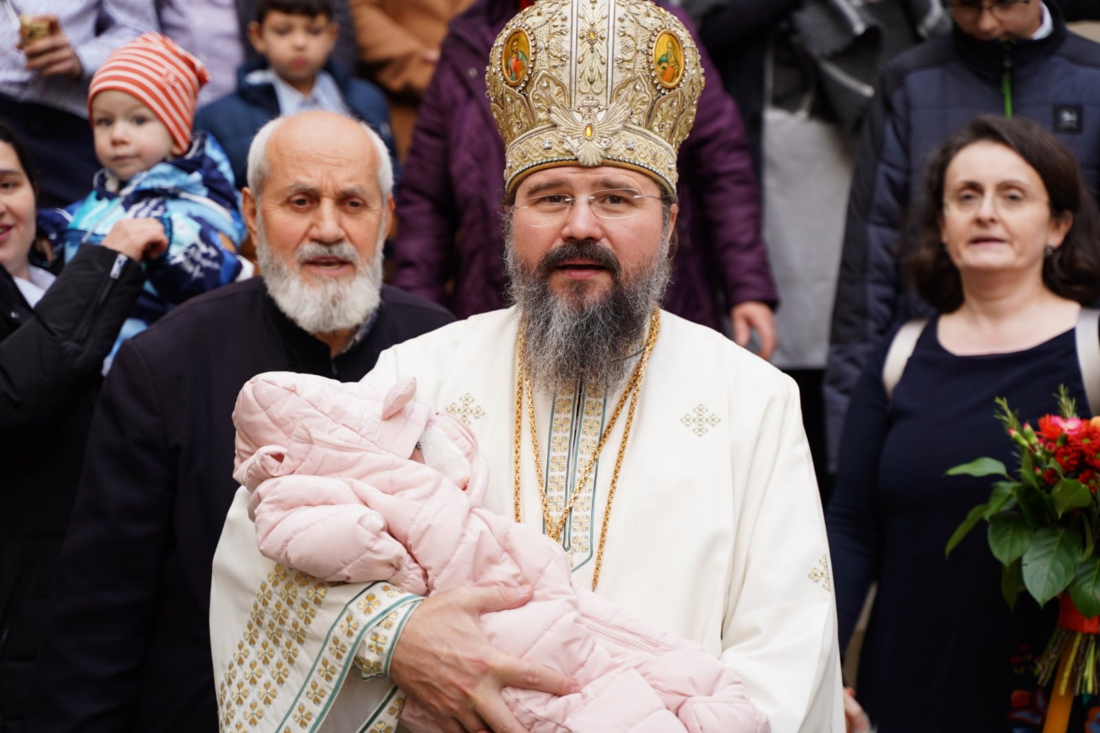 (Foto) Slujire arhierească în Parohia „Sfântul Mucenic Gheorghe” din Stockholm