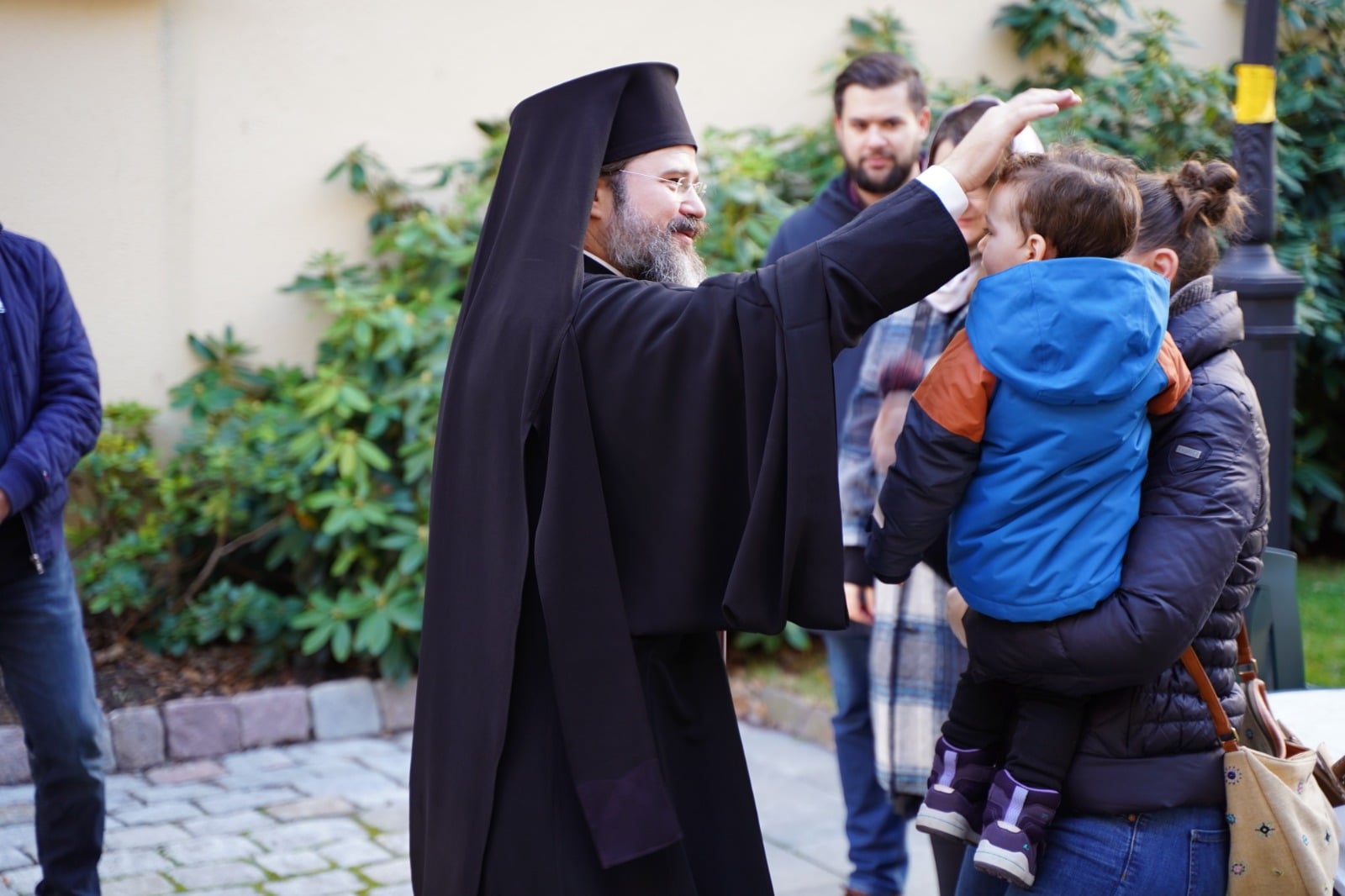 (Foto) Slujire arhierească în Parohia „Sfântul Mucenic Gheorghe” din Stockholm