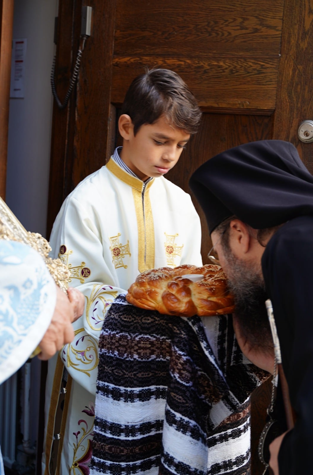 (Foto) Slujire arhierească în Parohia „Sfântul Mucenic Gheorghe” din Stockholm