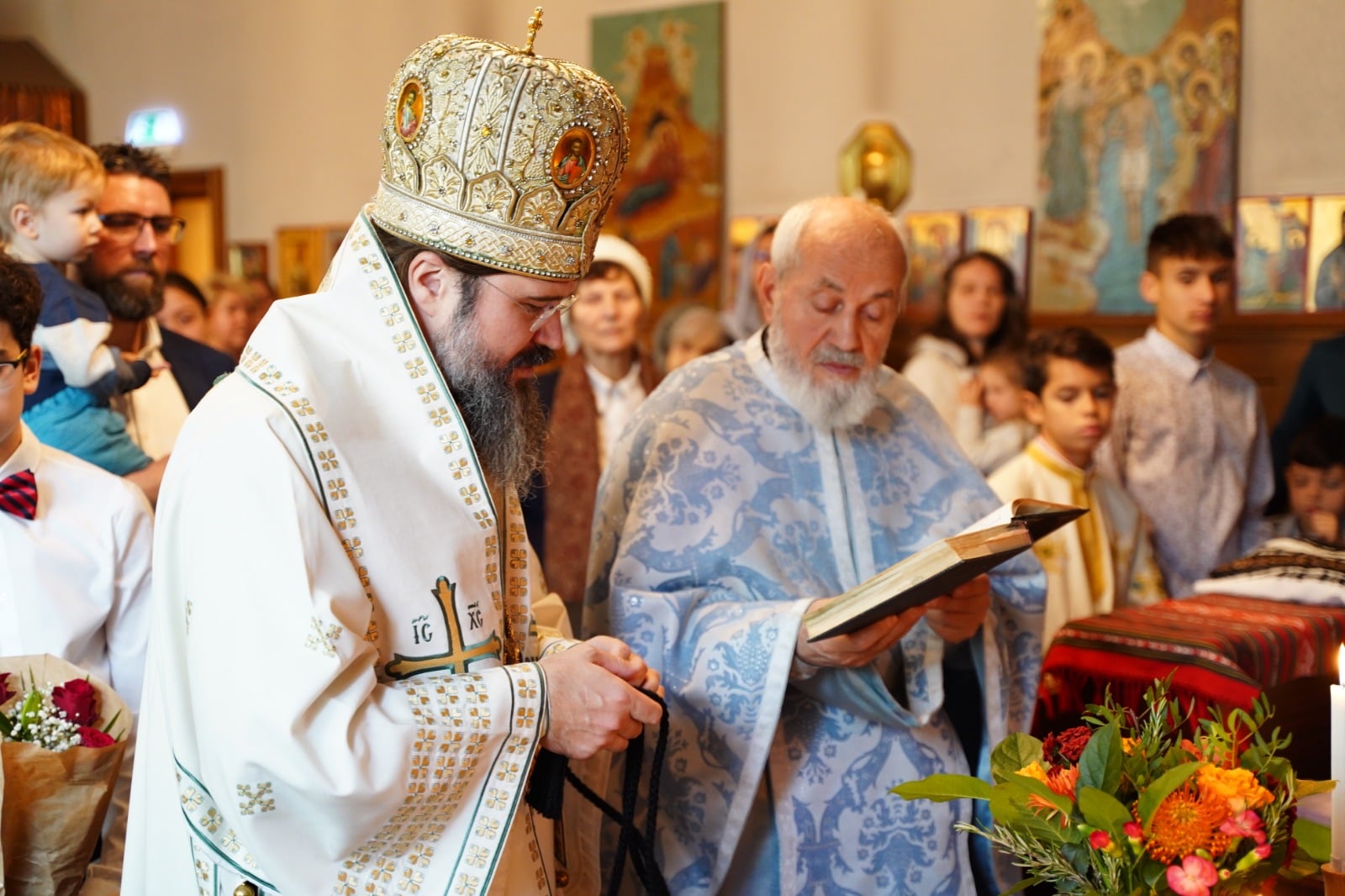 (Foto) Slujire arhierească în Parohia „Sfântul Mucenic Gheorghe” din Stockholm