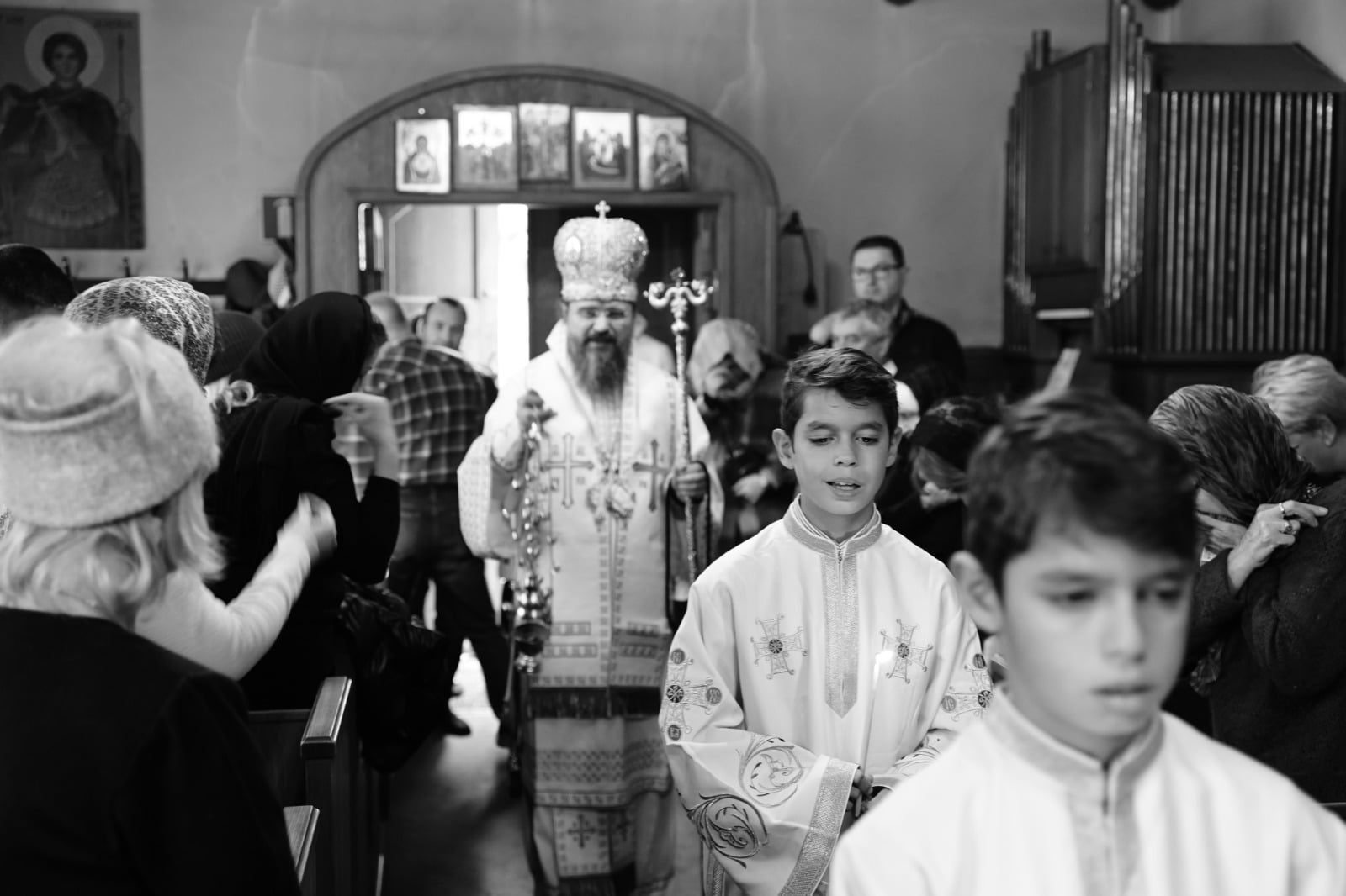 (Foto) Slujire arhierească în Parohia „Sfântul Mucenic Gheorghe” din Stockholm