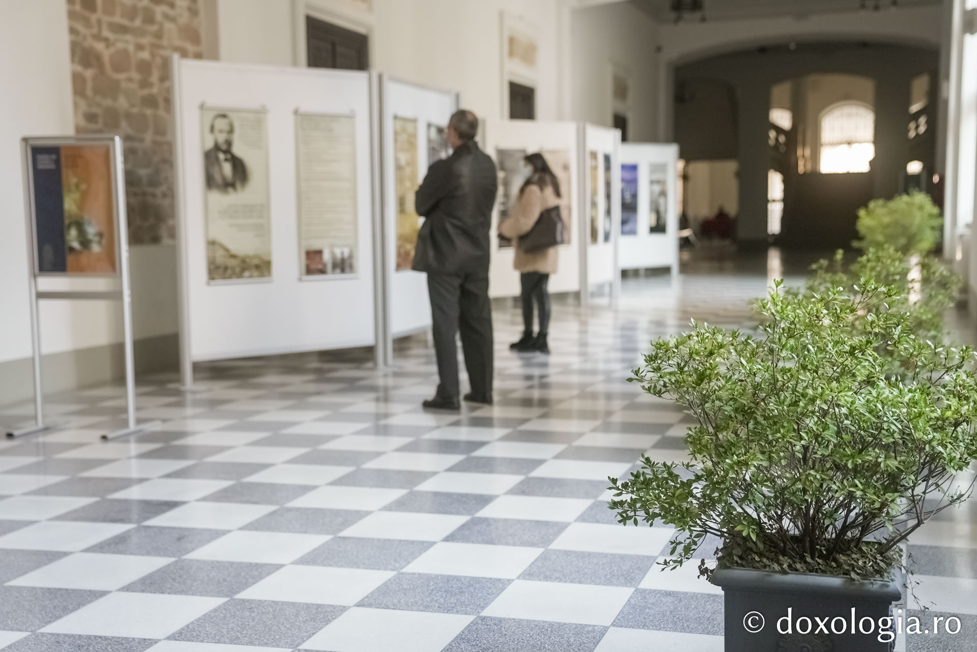 (Foto) Expoziția „Viața și opera lui Dostoievski” la Iași