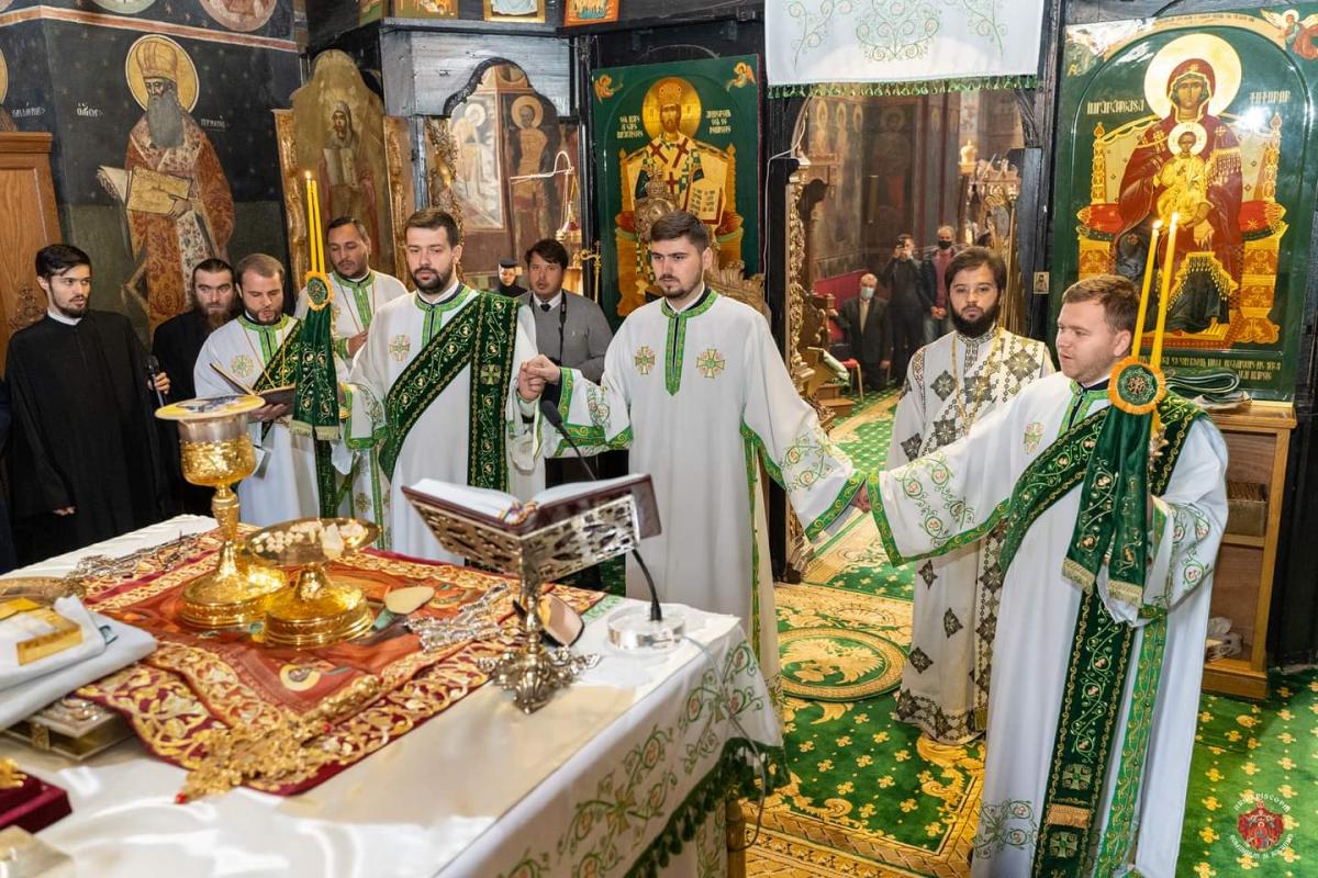 Liturghie arhierească la Catedrala Arhiepiscopală din Roman