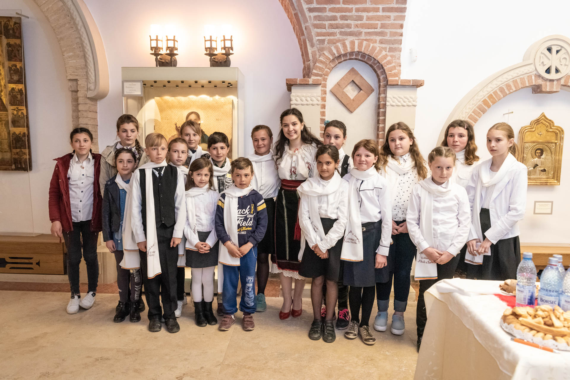 Expoziţie cu vânzare „Nestemate ale satului românesc: ia şi icoana“, la Muzeul Mitropolitan din Iaşi Expoziţie cu vânzare „Nestemate ale satului românesc: ia şi icoana“, la Muzeul Mitropolitan din Iaşi