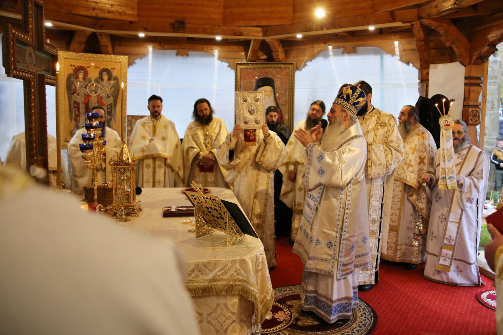 Hram la Petru Vodă: „Cu cât vremurile sunt mai grele, cu atât Sfânta Euharistie se cuvine a fi mai des săvârșită”