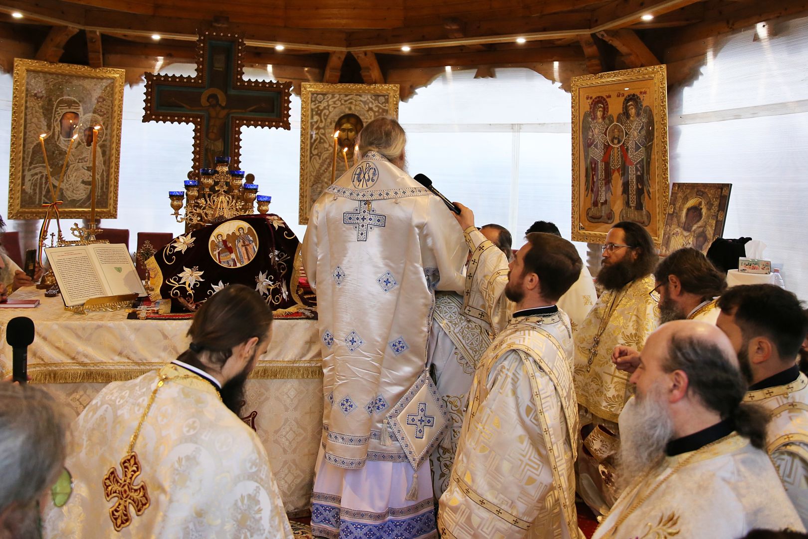 Hram la Petru Vodă: „Cu cât vremurile sunt mai grele, cu atât Sfânta Euharistie se cuvine a fi mai des săvârșită”