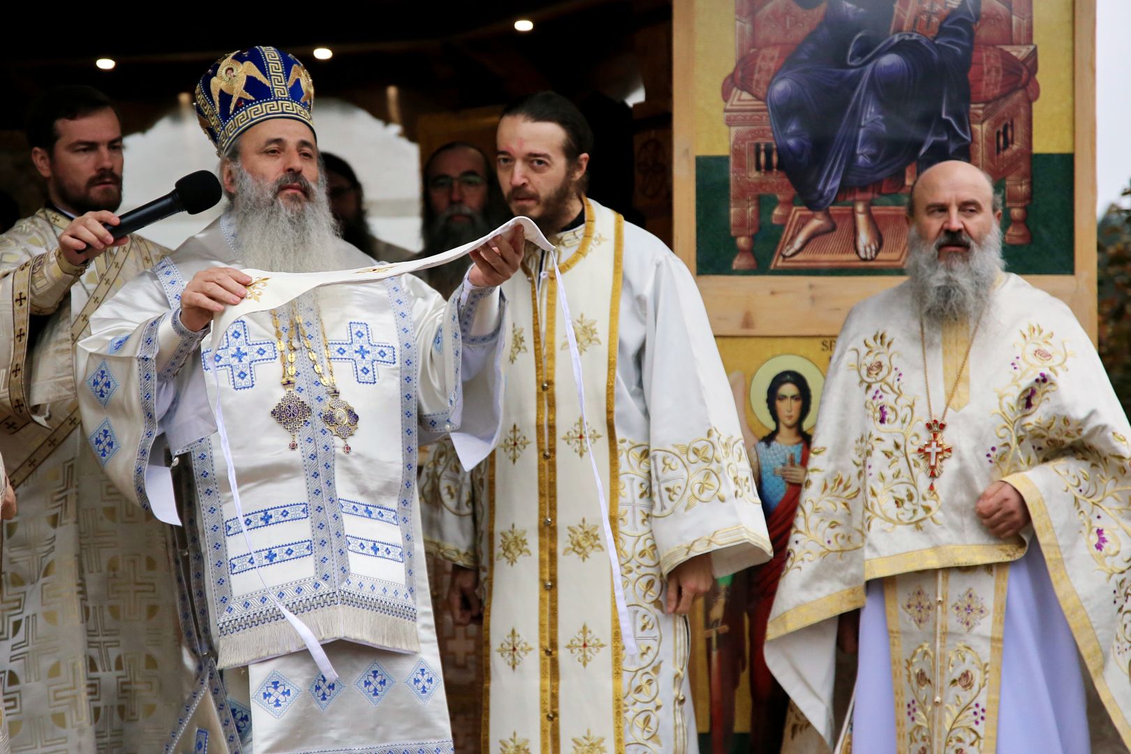 Hram la Petru Vodă: „Cu cât vremurile sunt mai grele, cu atât Sfânta Euharistie se cuvine a fi mai des săvârșită”