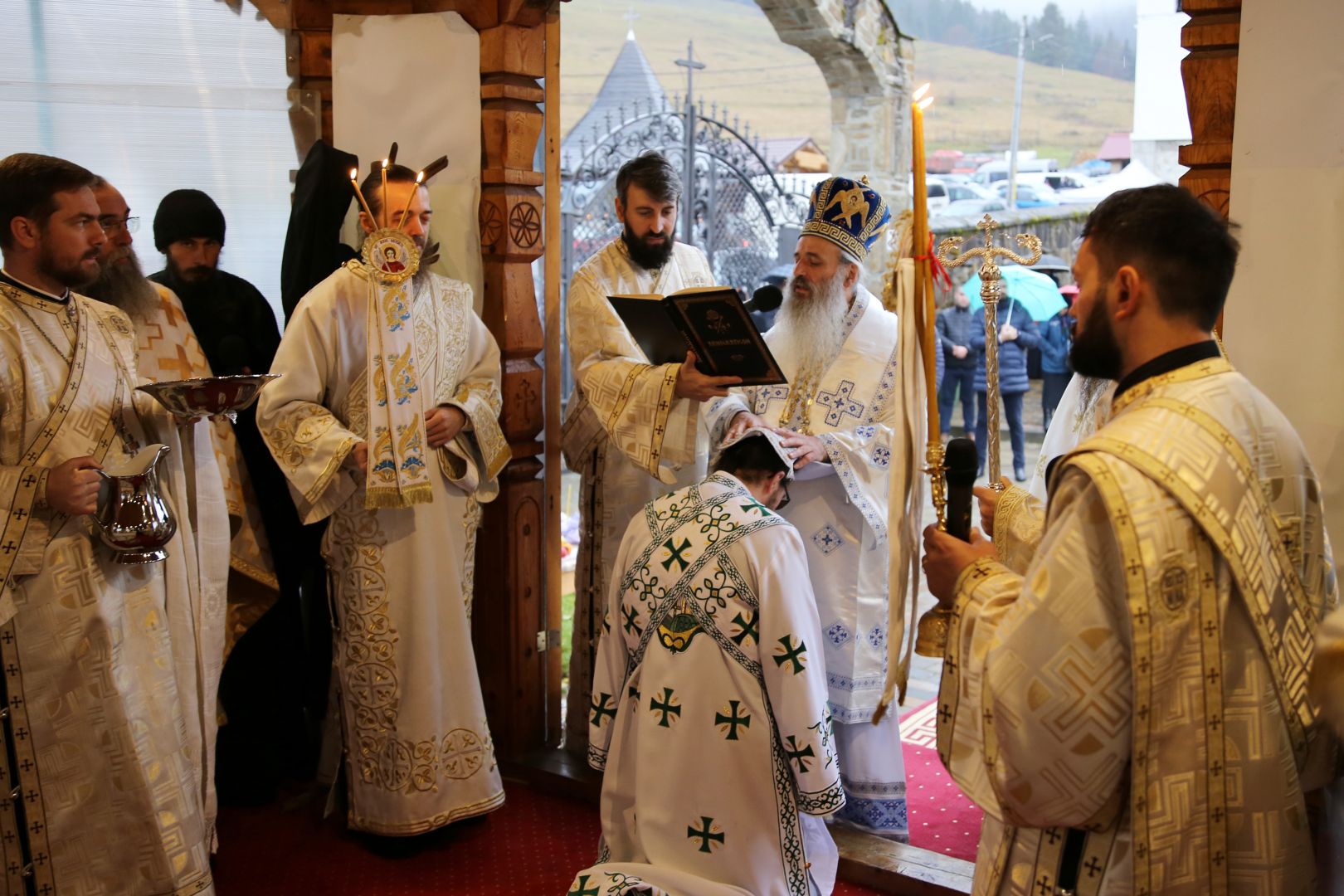 foto: Flavius Popa (Video) Mănăstirea Petru Vodă și-a sărbătorit astăzi hramul