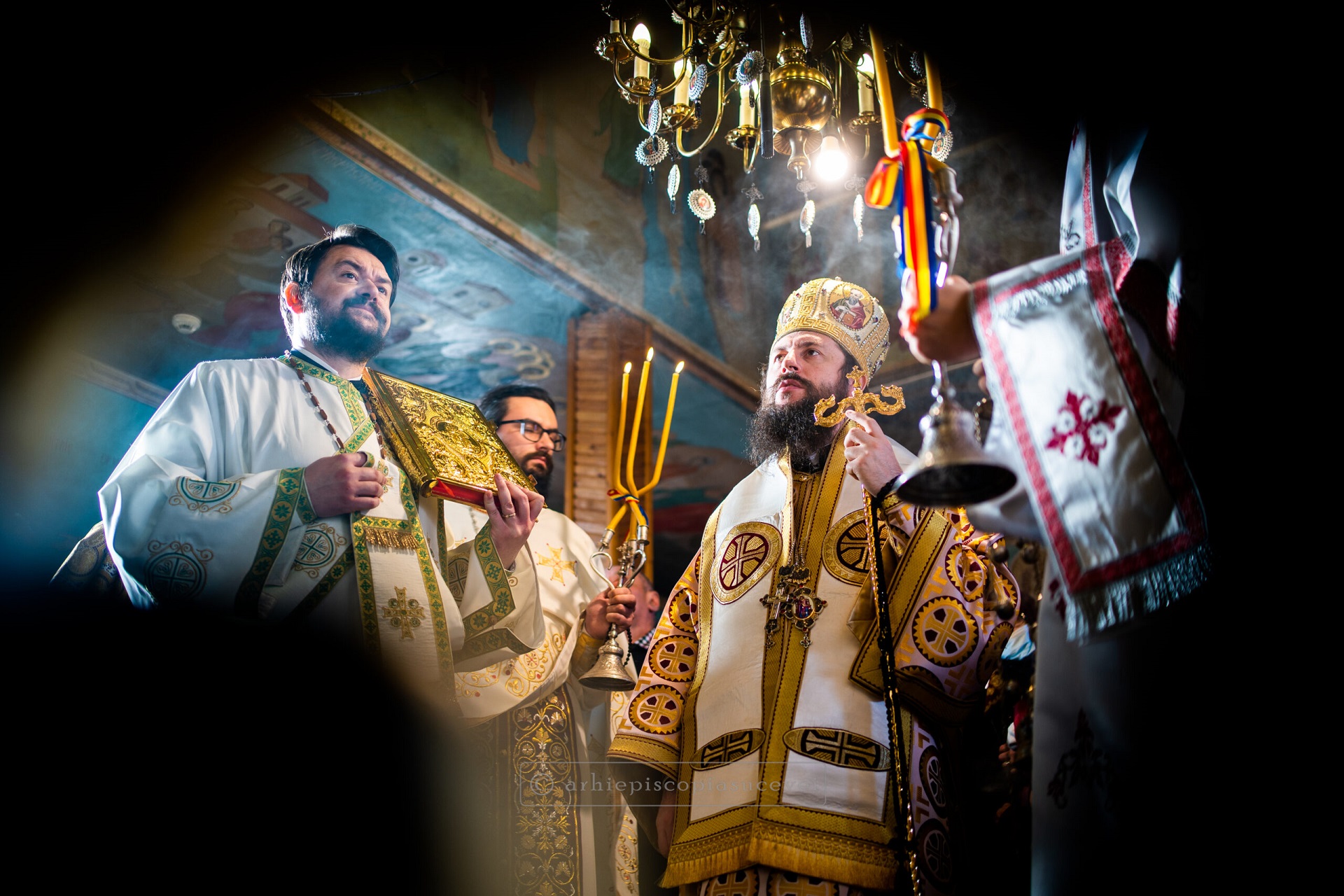 Liturghie arhierească la hramul Parohiei „Sfântul Apostol Andrei” din Fălticeni