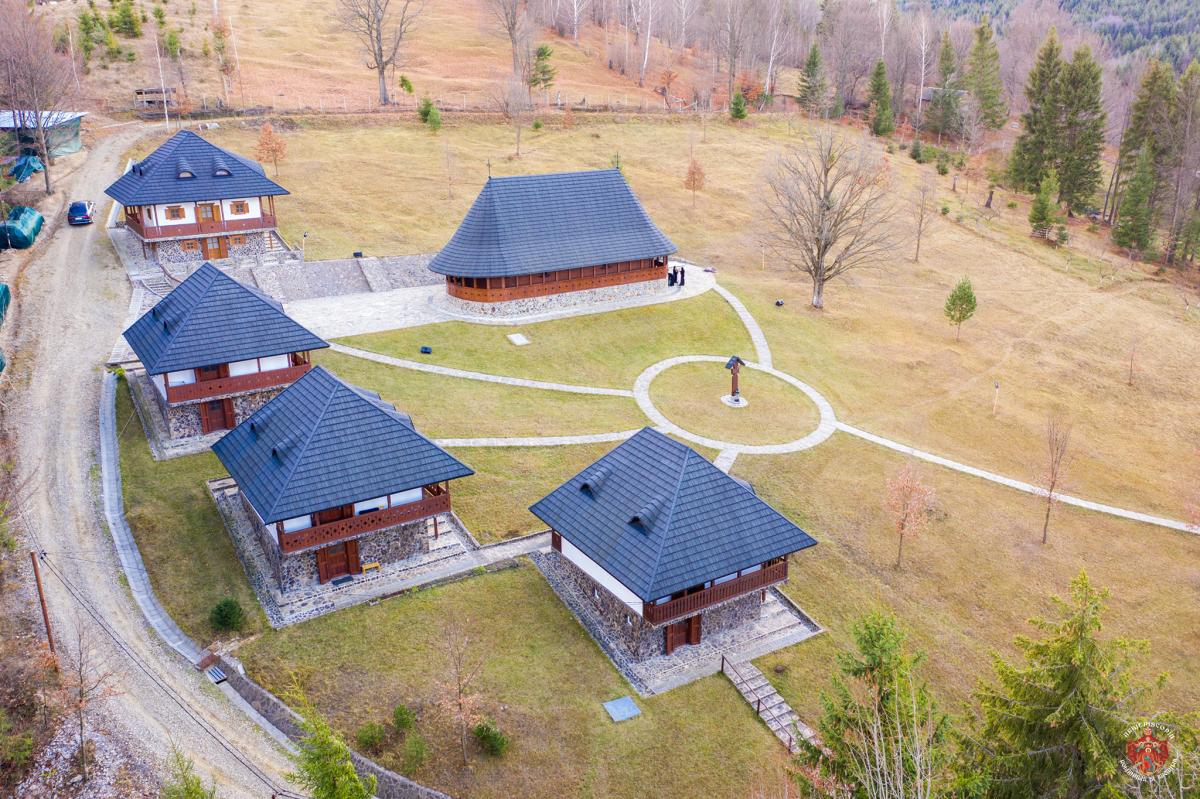 Ansamblul Mănăstirii Diaconeşti, sfinţit de către IPS Ioachim