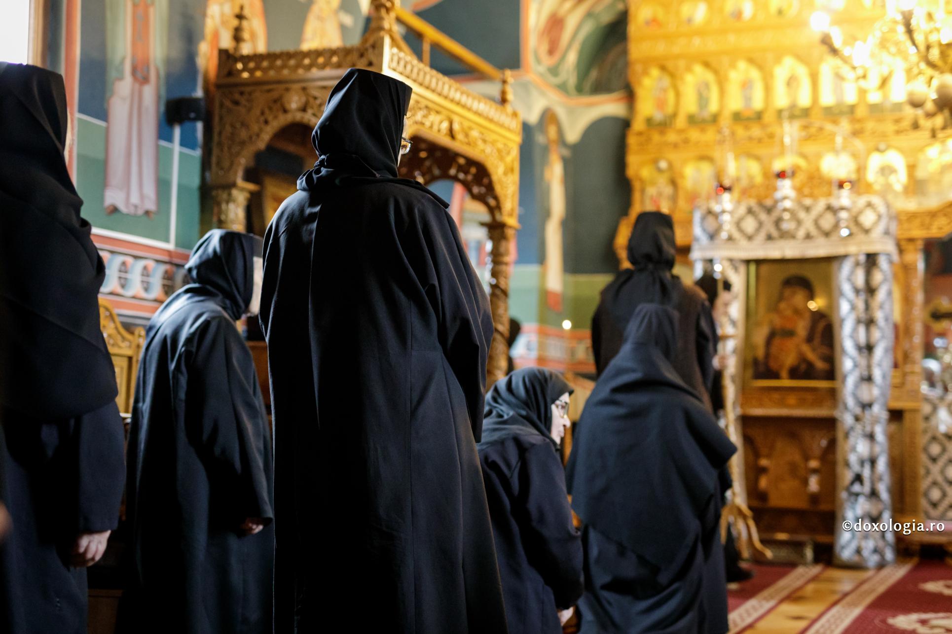 Ascultarea săvârșită de monah în viața de obște, garantul sporirii duhovnicești