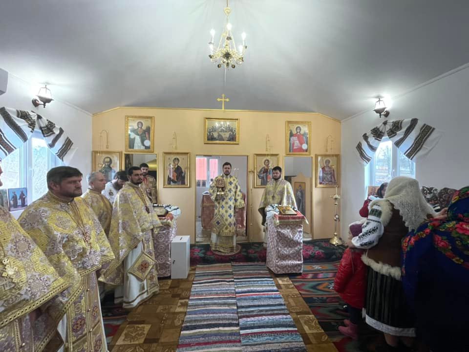 PS Veniamin a pus piatra de temelie pentru biserica din satul Feștelița