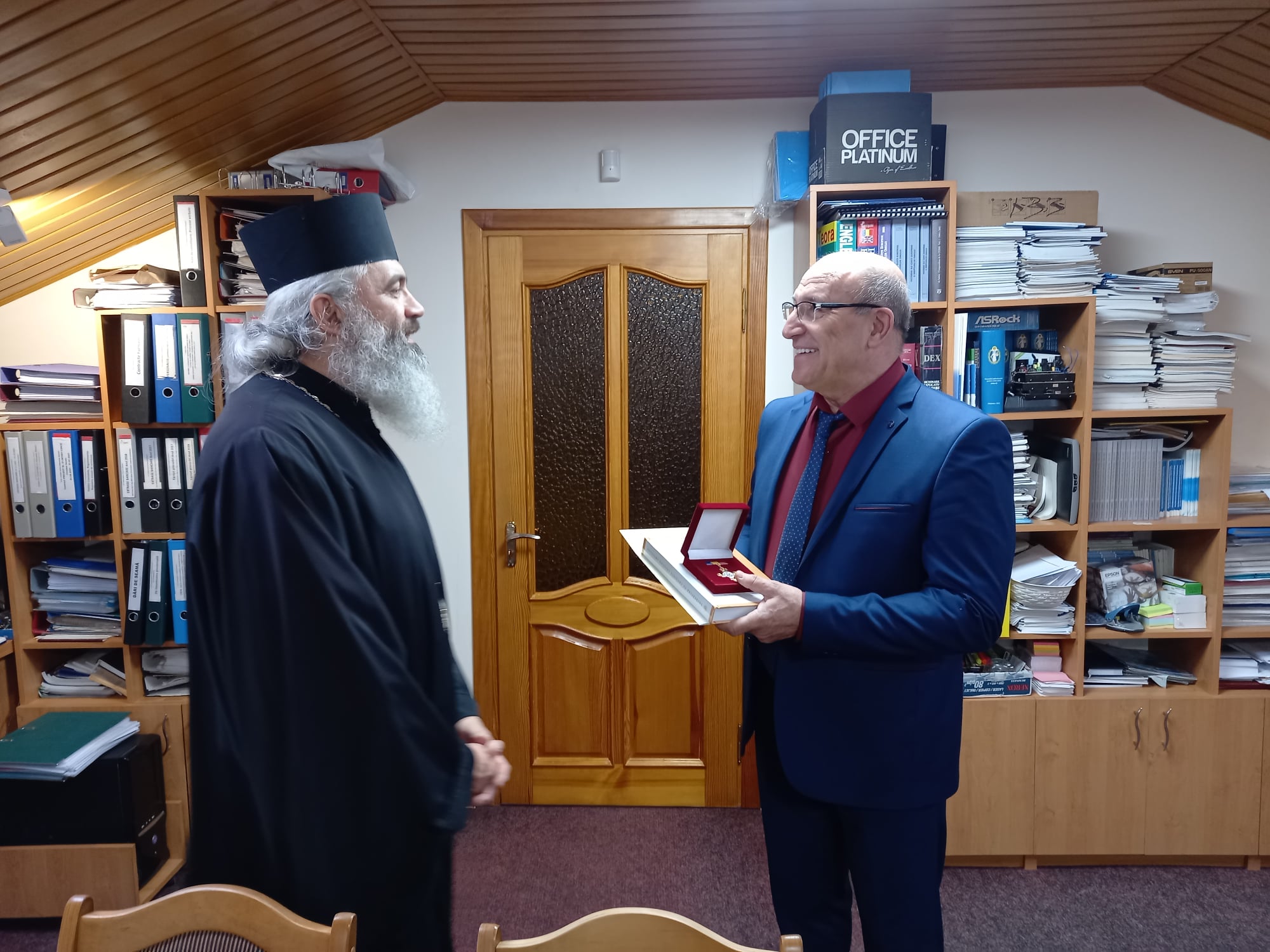 Doi avocaţi basarabeni au primit Ordinul „Crucea Bălţeană” din partea PS Antonie