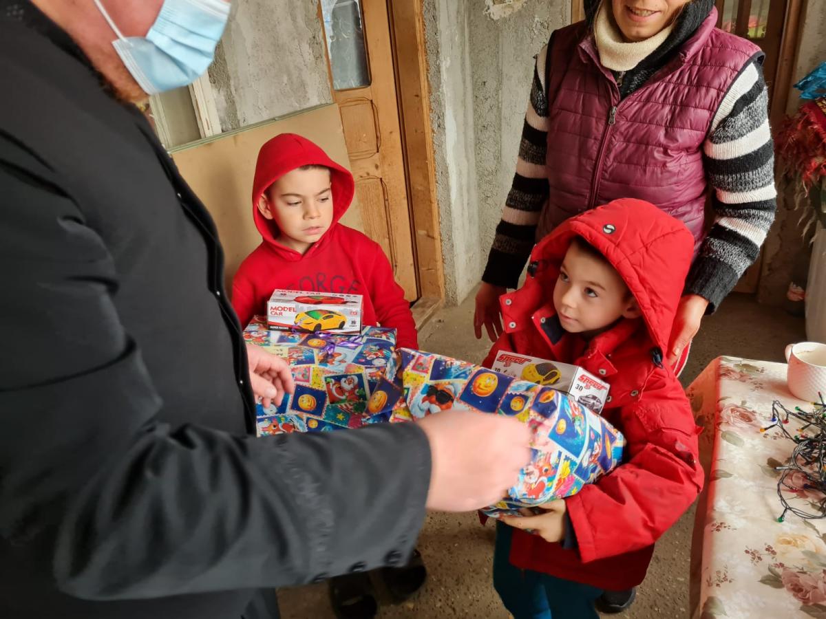 Proiectul „Vrei să fii bun de Crăciun?”, în parohiile Protoieriei Sascut