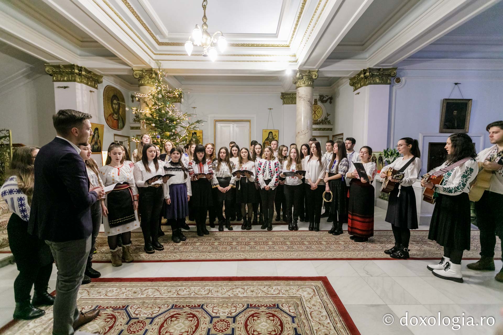 (Foto) ATOR Iași – Colindători la Reședința Mitropolitană 2021