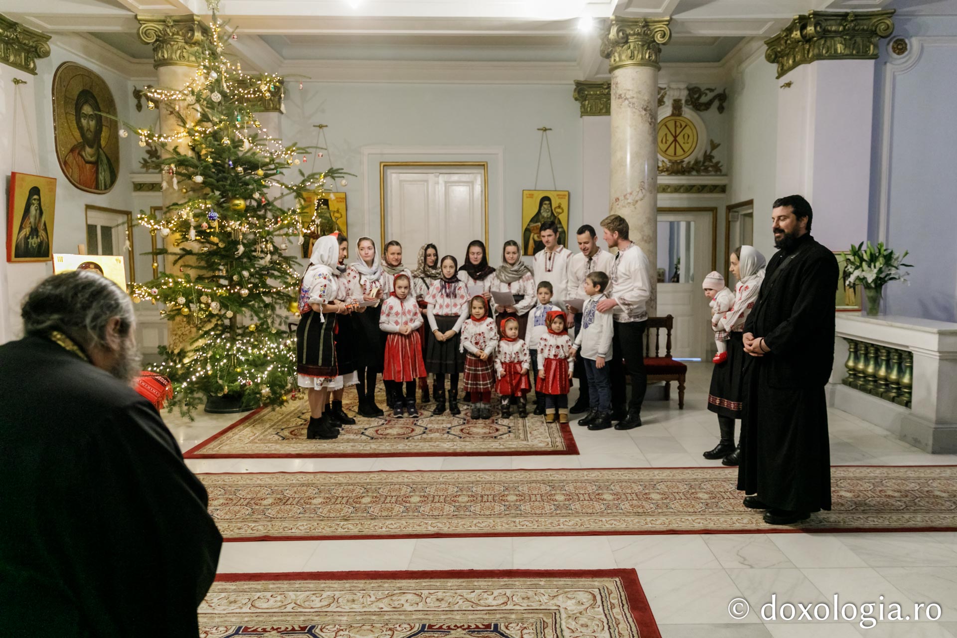 (Foto) Parohia Frenciugi – Colindători la Reședința Mitropolitană 2021