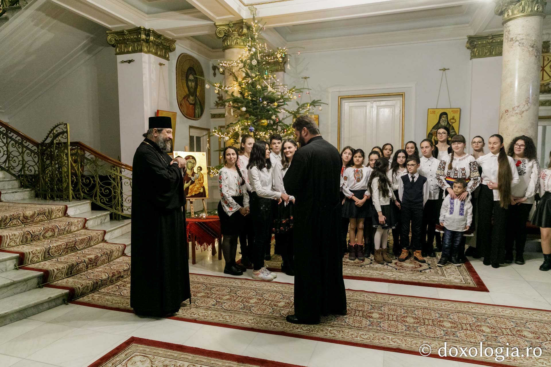 (Foto) Parohia Moșna – Colindători la Reședința Mitropolitană 2021