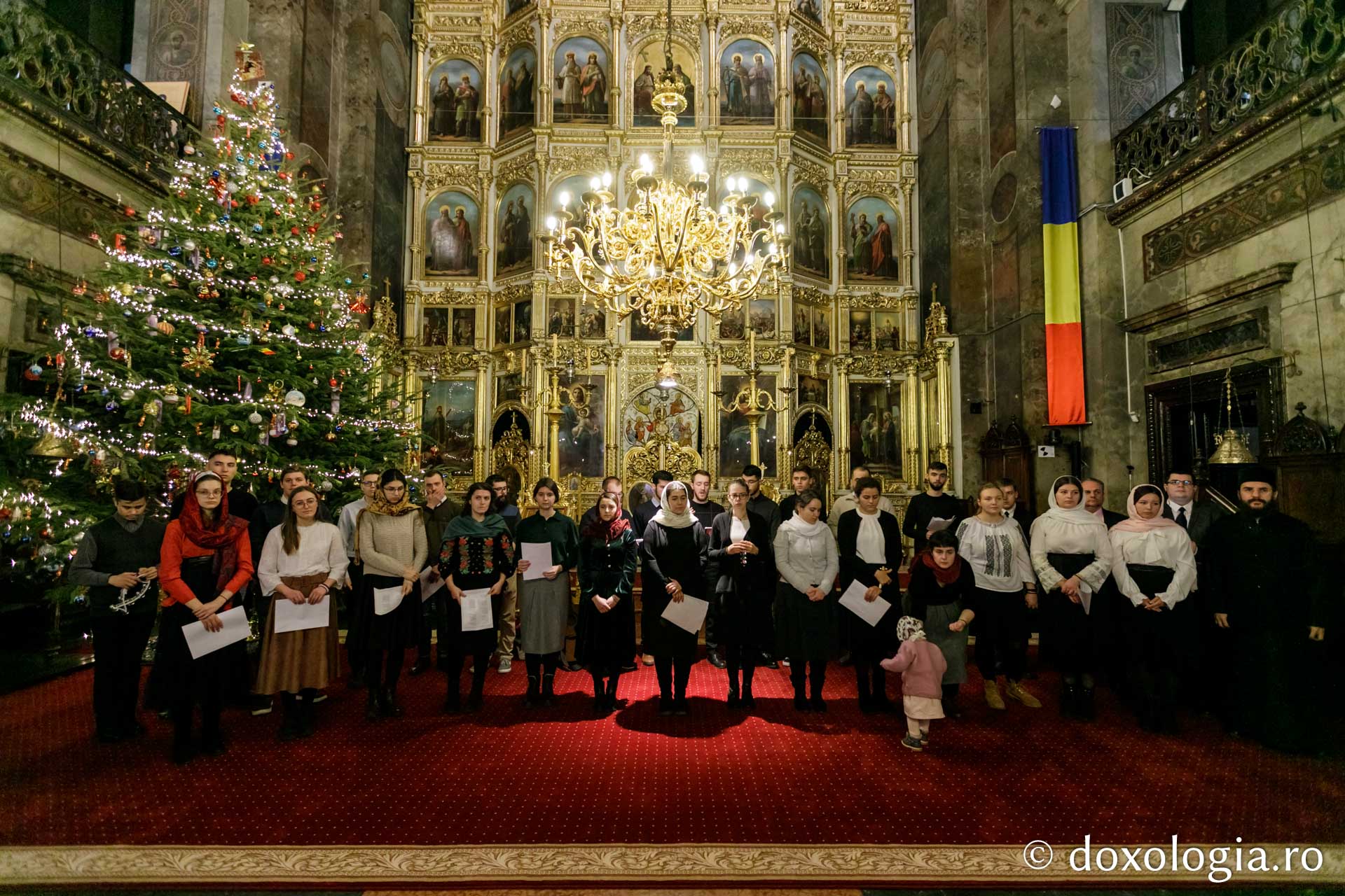 (Foto) Căminul „Buna Vestire” – Colindători la Reședința Mitropolitană 2021