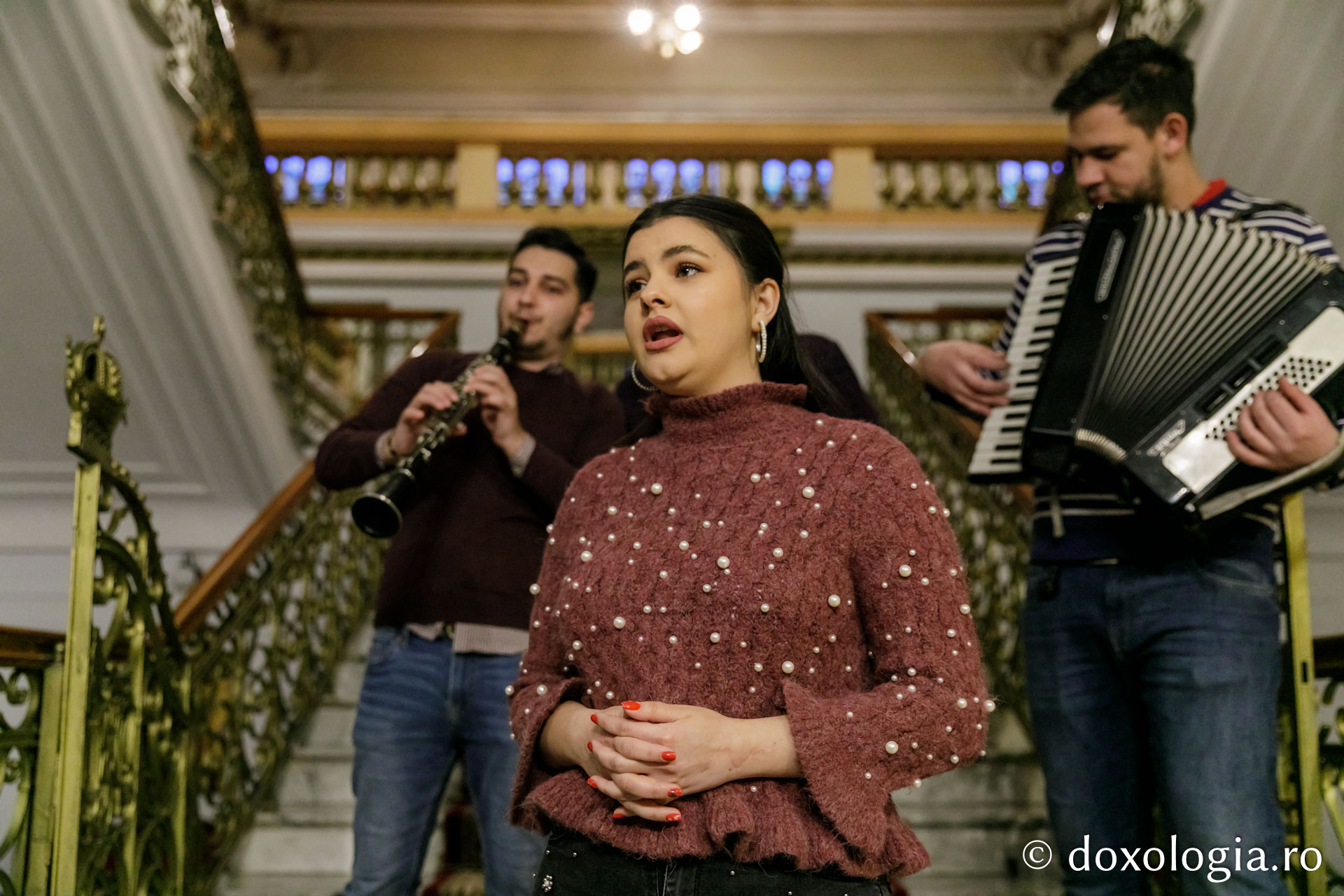 (Foto) Grup vocal-instrumental – Colindători la Reședința Mitropolitană 2021