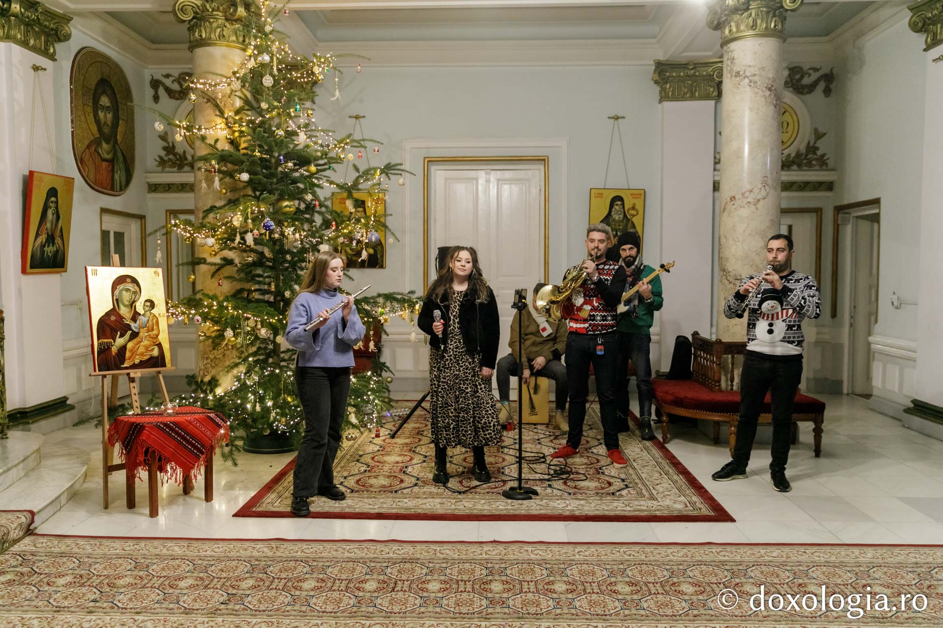 (Foto) Santa`s Band – Colindători la Reședința Mitropolitană 2021