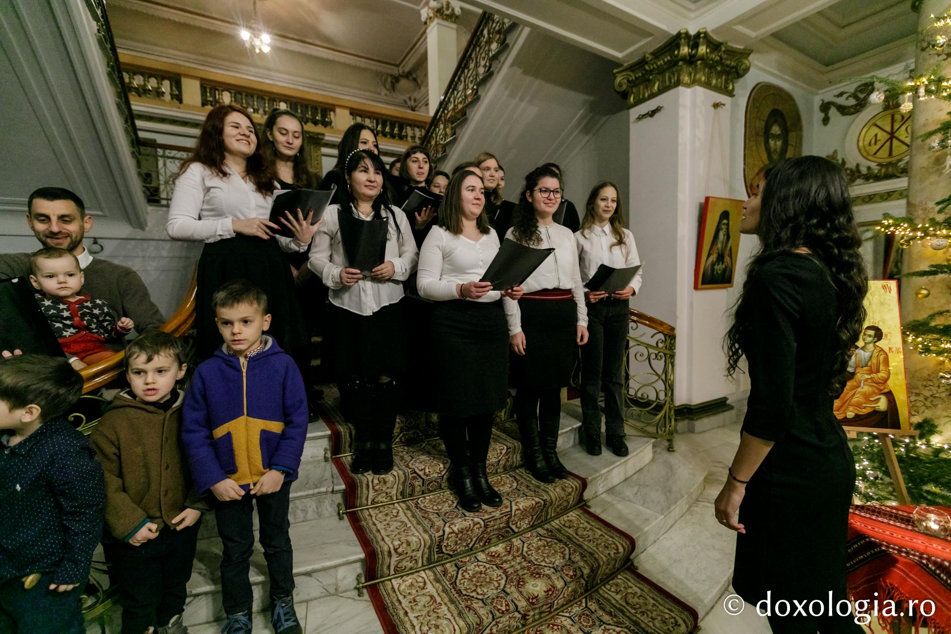 (Foto) Departamentul ProVita – Colindători la Reședința Mitropolitană 2021