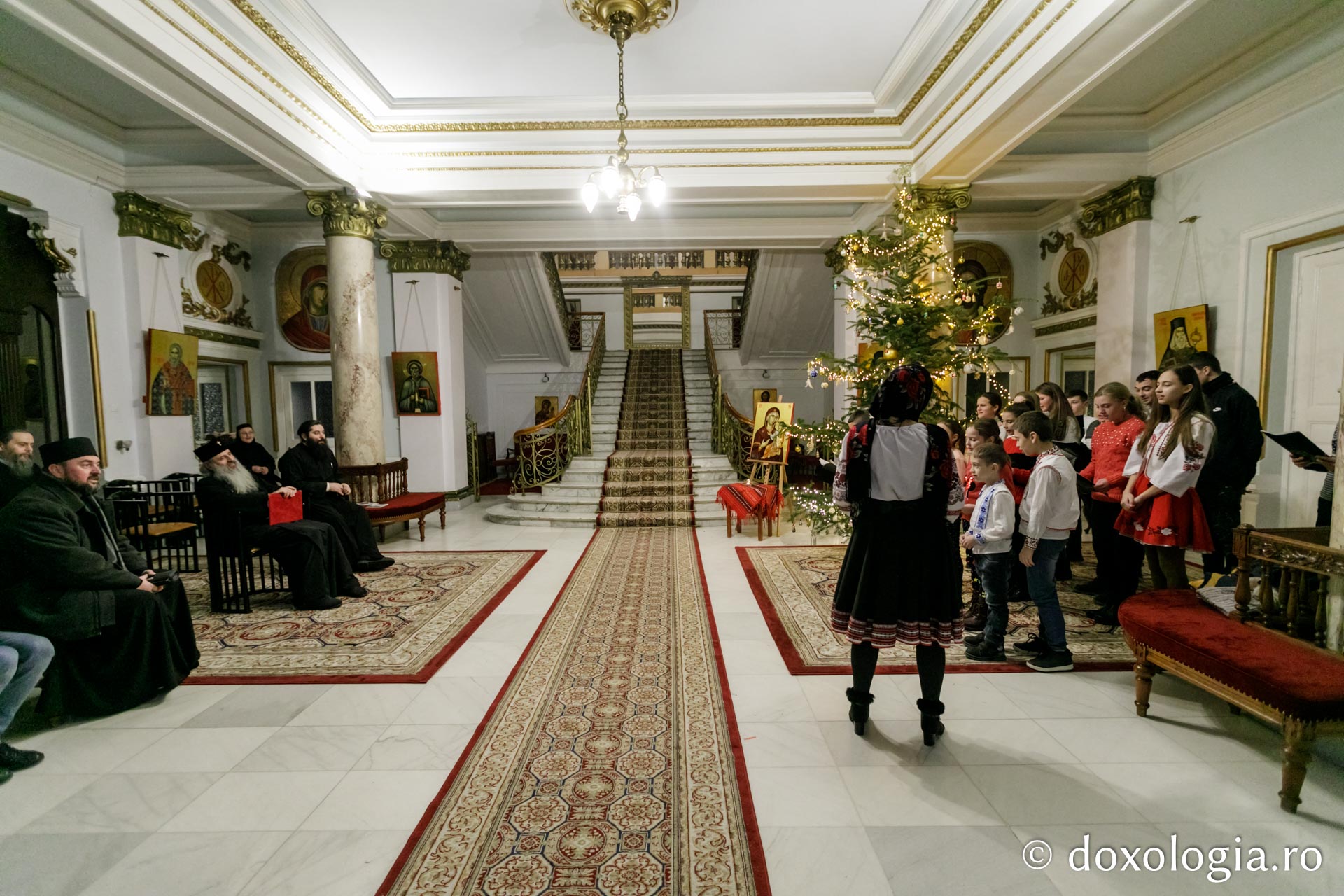 (Foto) Parohia Boroșoaia – Colindători la Reședința Mitropolitană 2021