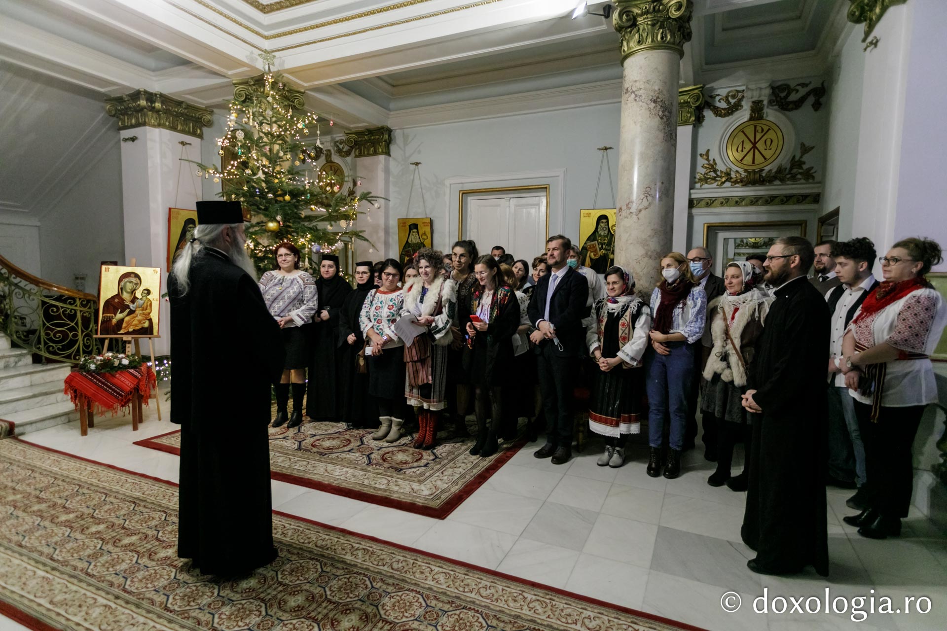 (Foto) Spitalul „Providența” – Colindători la Reședința Mitropolitană 2021